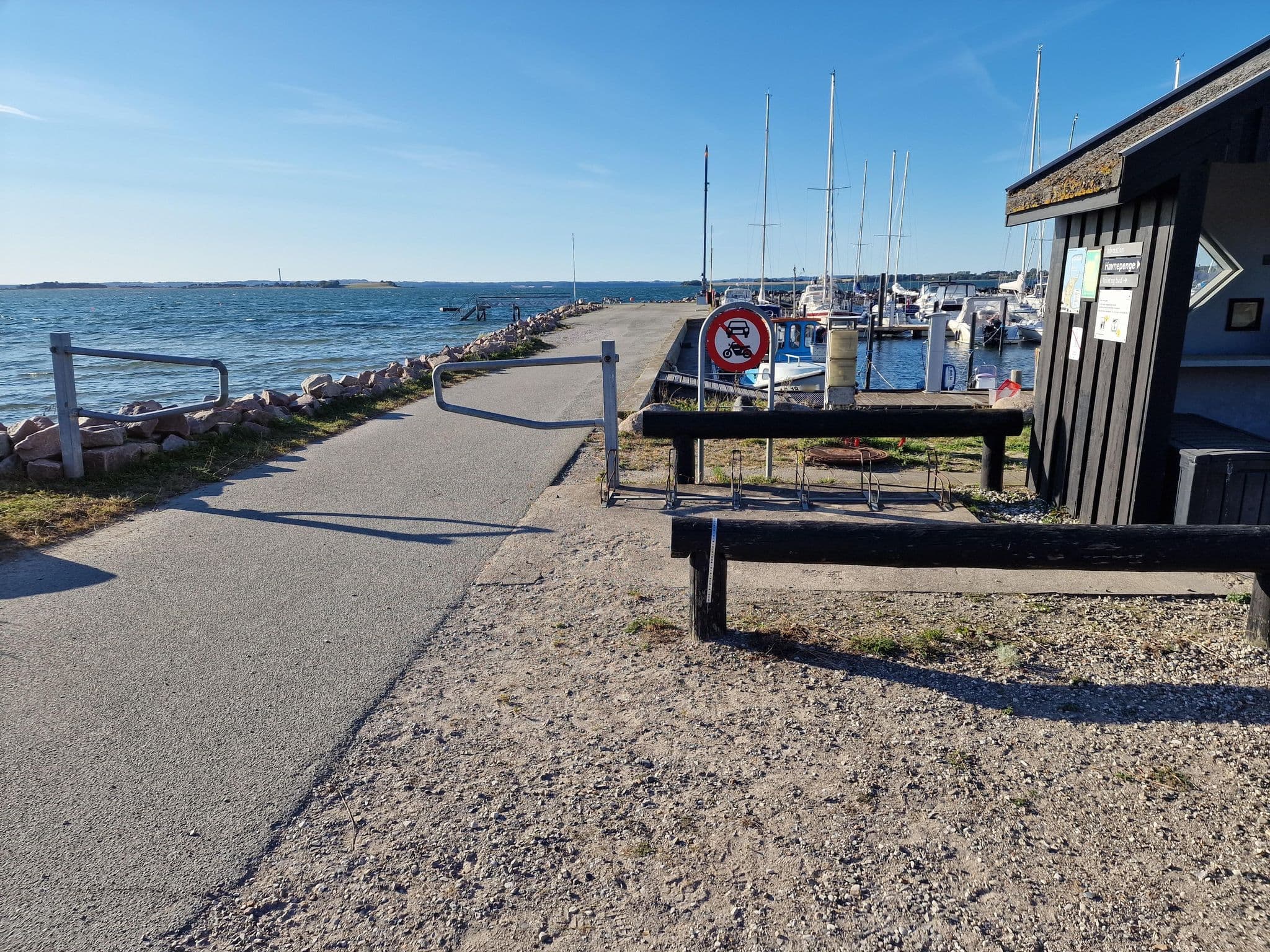 Street view near Knebelvig, Rønde — © santon (CC BY-SA · Mapillary)