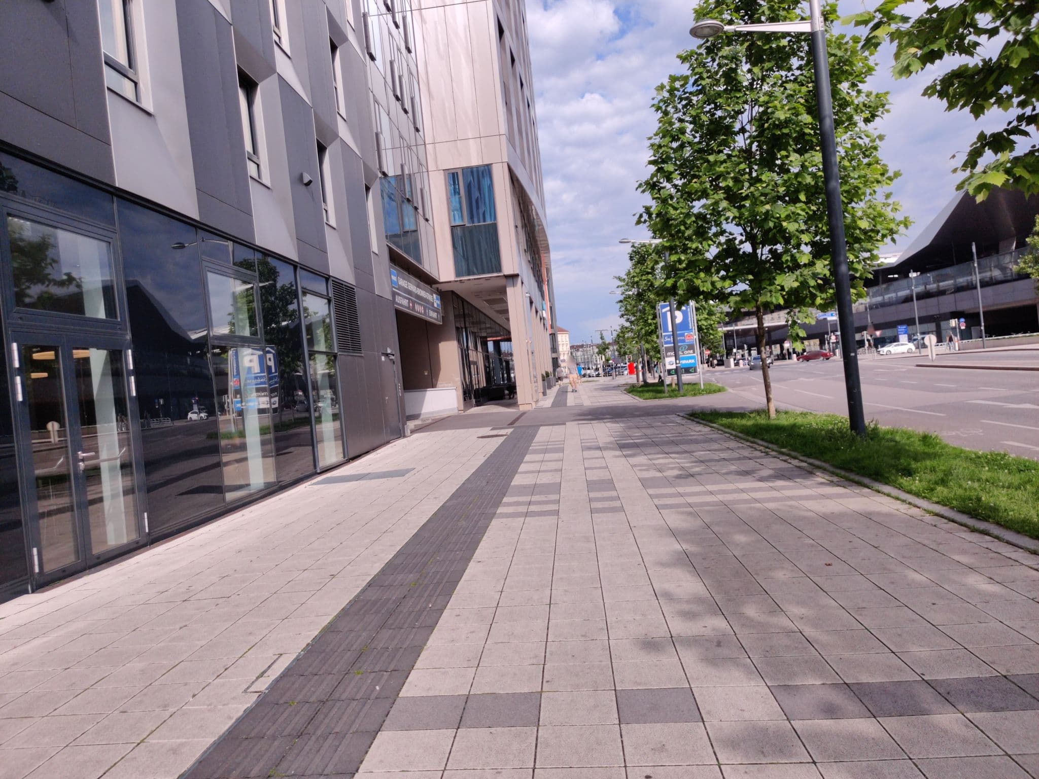 Street view near Leonardo Hotel Vienna Hauptbahnhof, Margareten — © aceini (CC BY-SA · Mapillary)