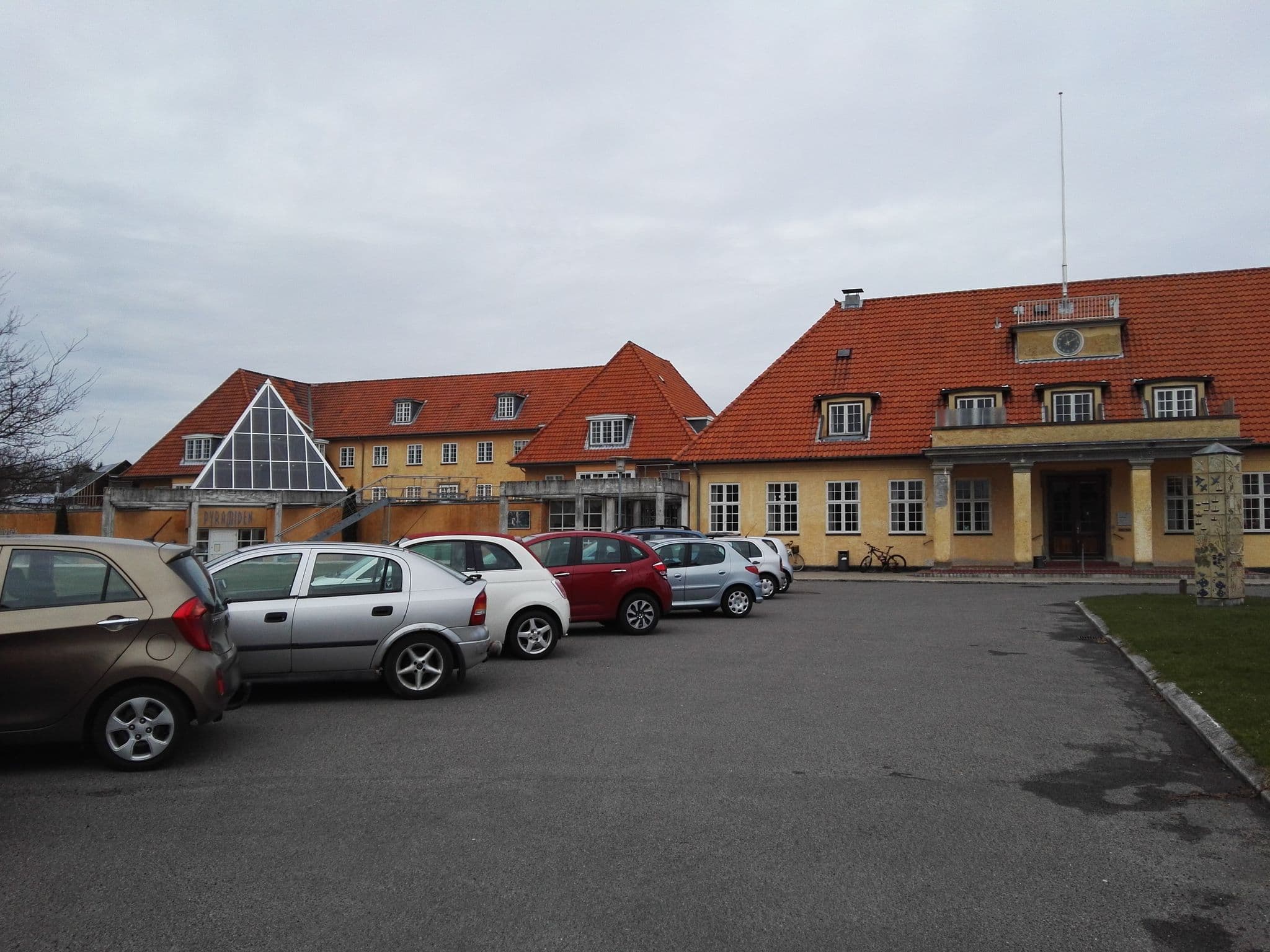 Street view near Hotel de Ville, Gilleleje — © neogeografen (CC BY-SA · Mapillary)