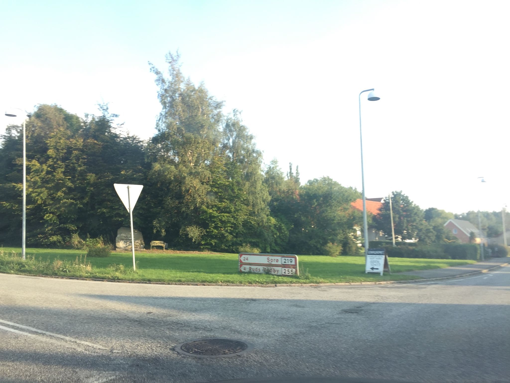 Street view near Den Gamle Apotekergaard Bed and Breakfast, Ruds-Vedby — © fod (CC BY-SA · Mapillary)