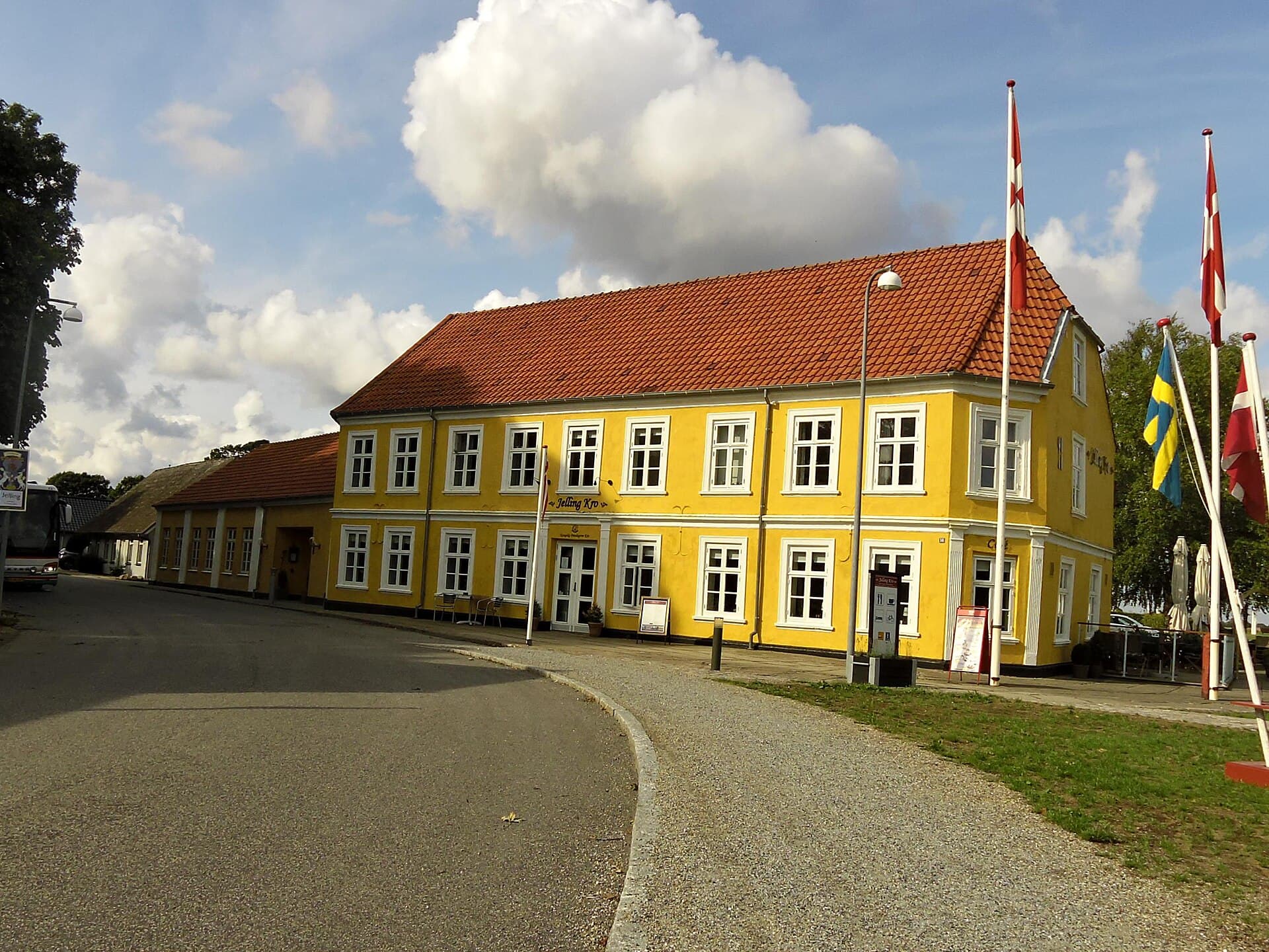 Jelling Kro (via Wikimedia Commons, CC BY-SA 4.0)