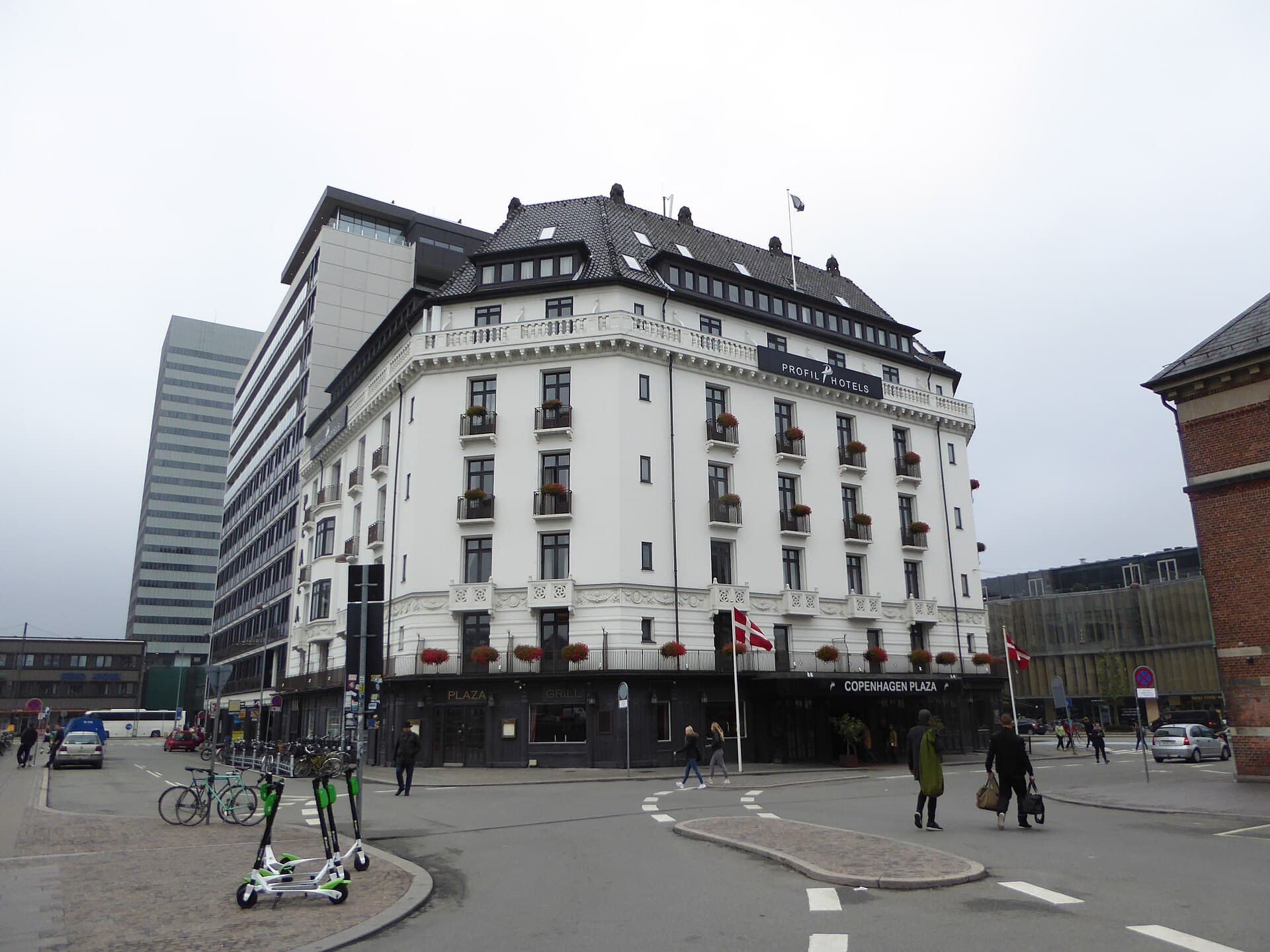 Copenhagen Plaza (via Wikimedia Commons, CC BY-SA 4.0)