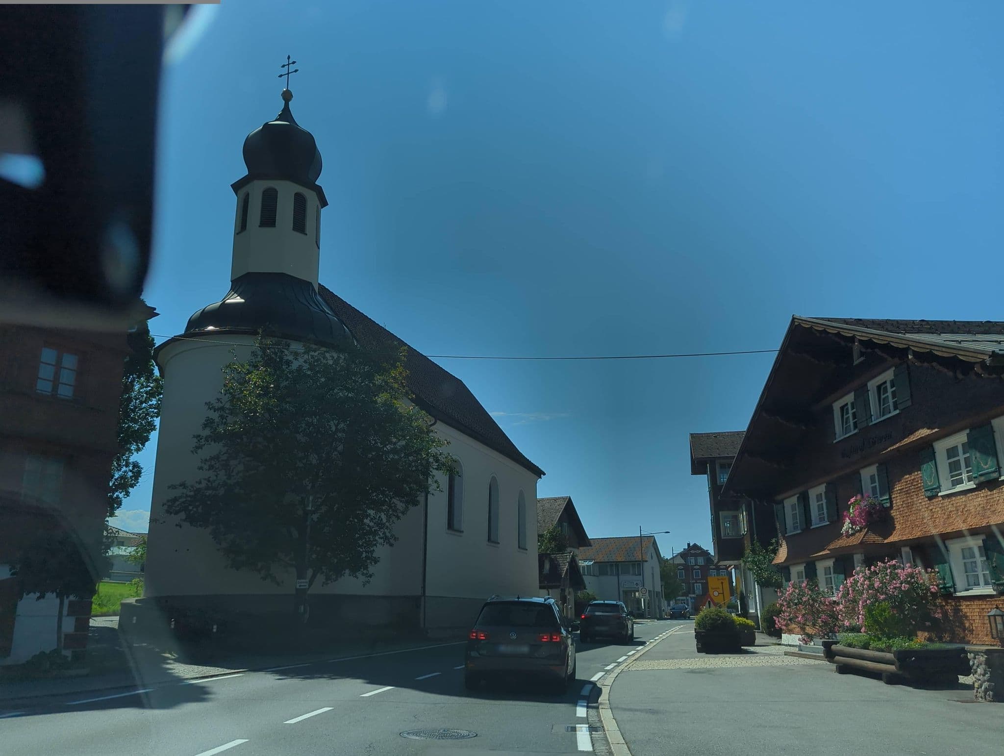 Street view near Schedler's Löwen Hotel Garni, Alberschwende — © mcliquid (CC BY-SA · Mapillary)