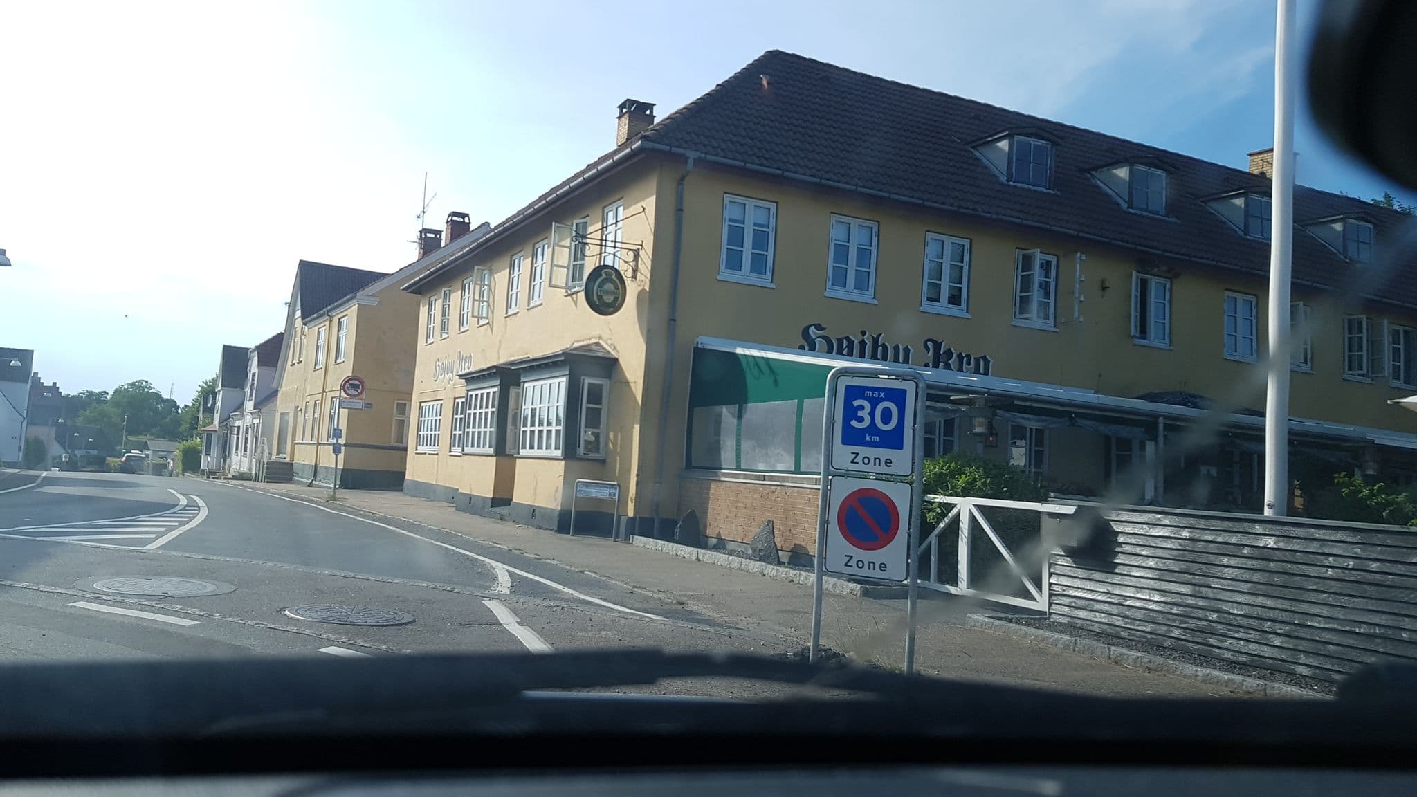 Street view near Højby Kro, Svinninge — © elgaard (CC BY-SA · Mapillary)