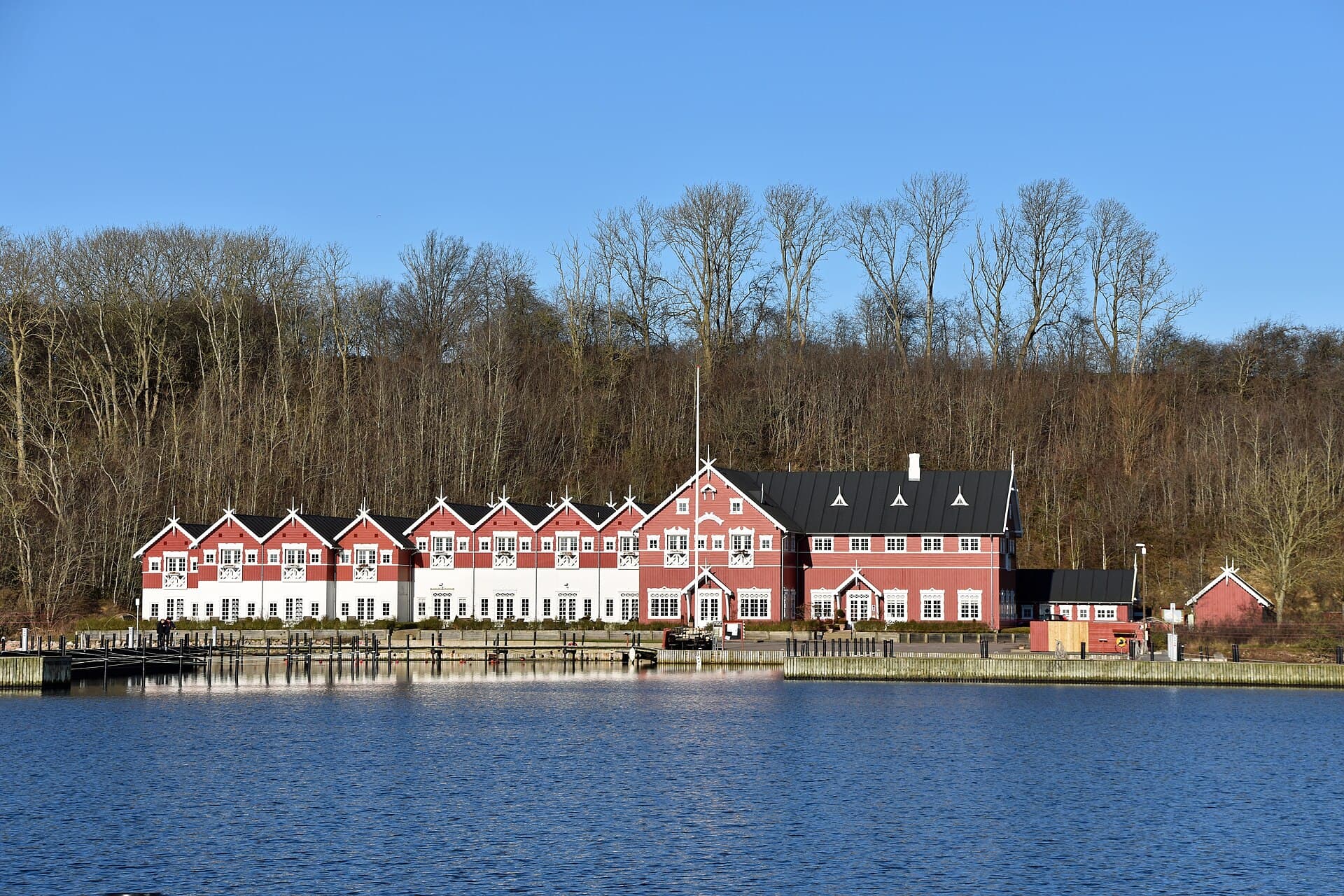 Dyvig Badehotel (via Wikimedia Commons, CC BY-SA 4.0)