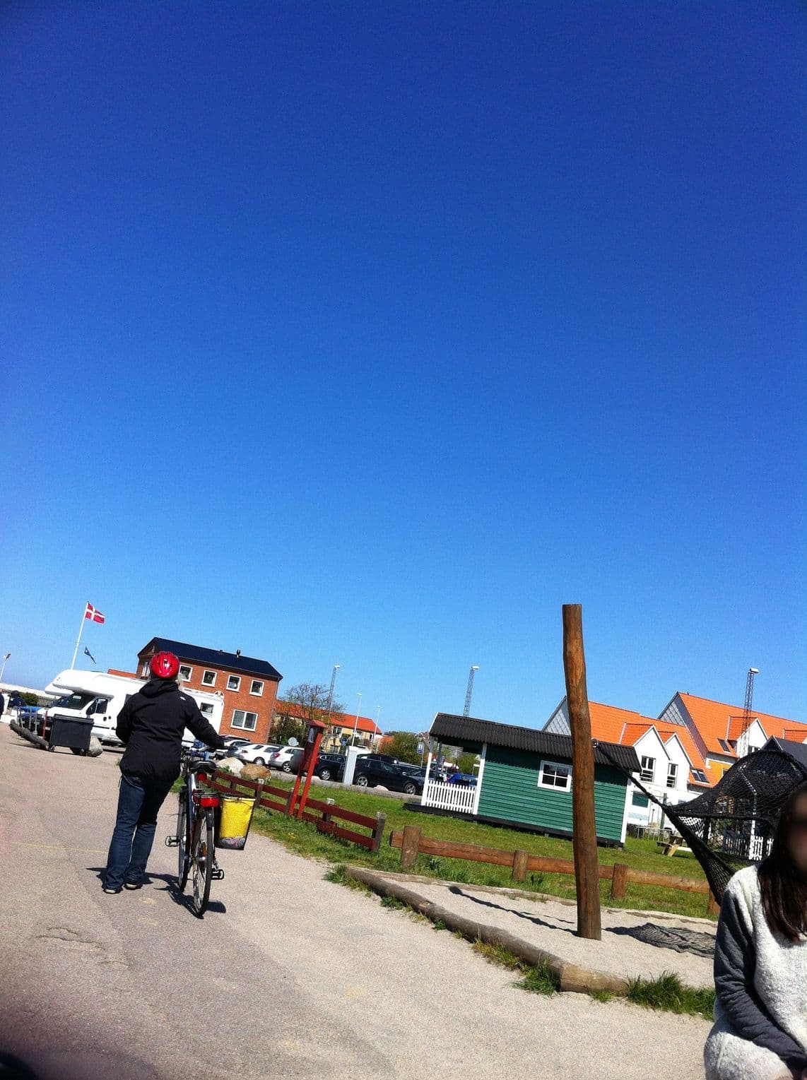 Street view near Hundested Havnehytter, Hundested — © ugz (CC BY-SA · Mapillary)