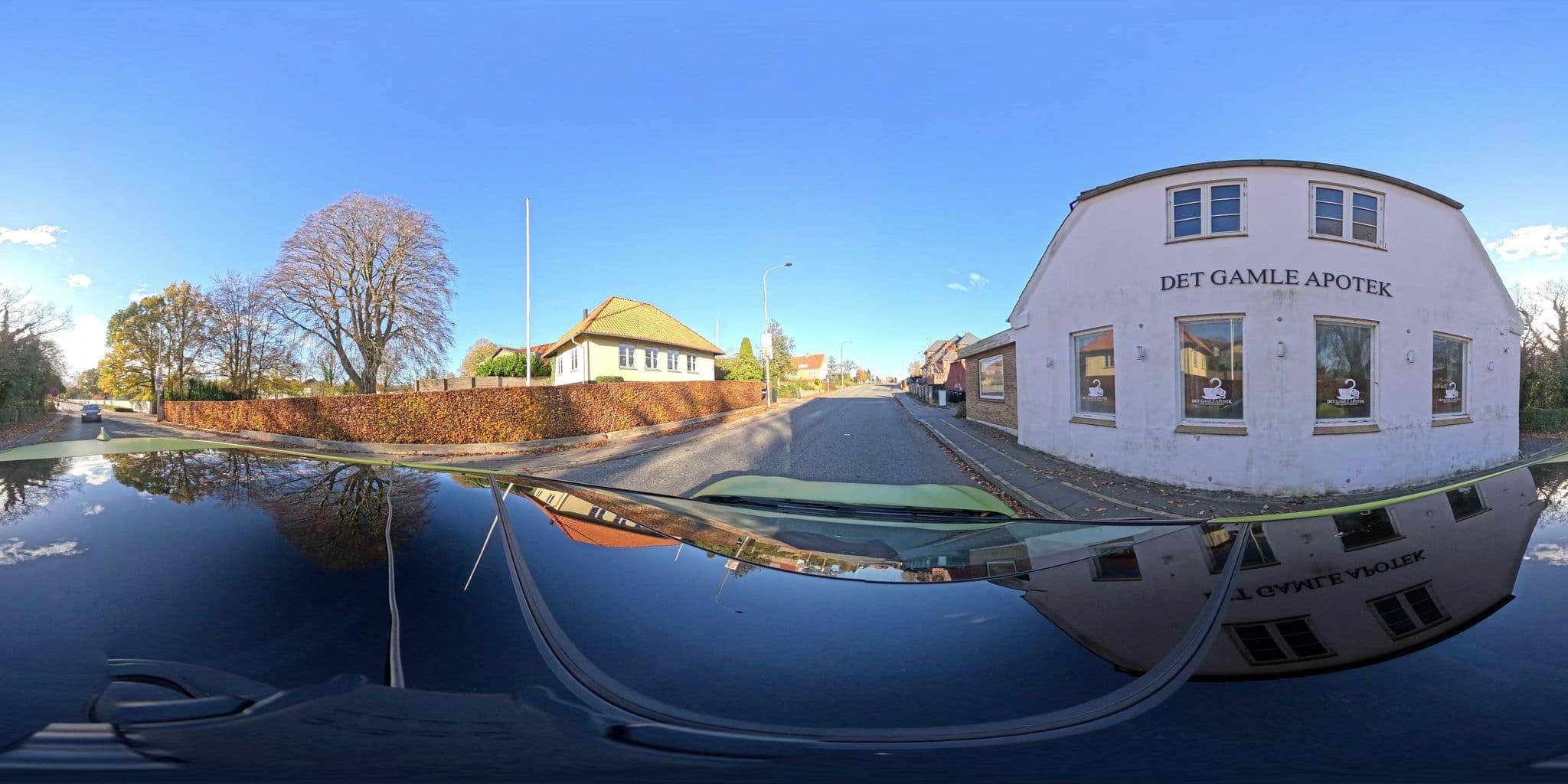 Street view near Det Gamle Apotek, Gråsten — © berkel_ (CC BY-SA · Mapillary)