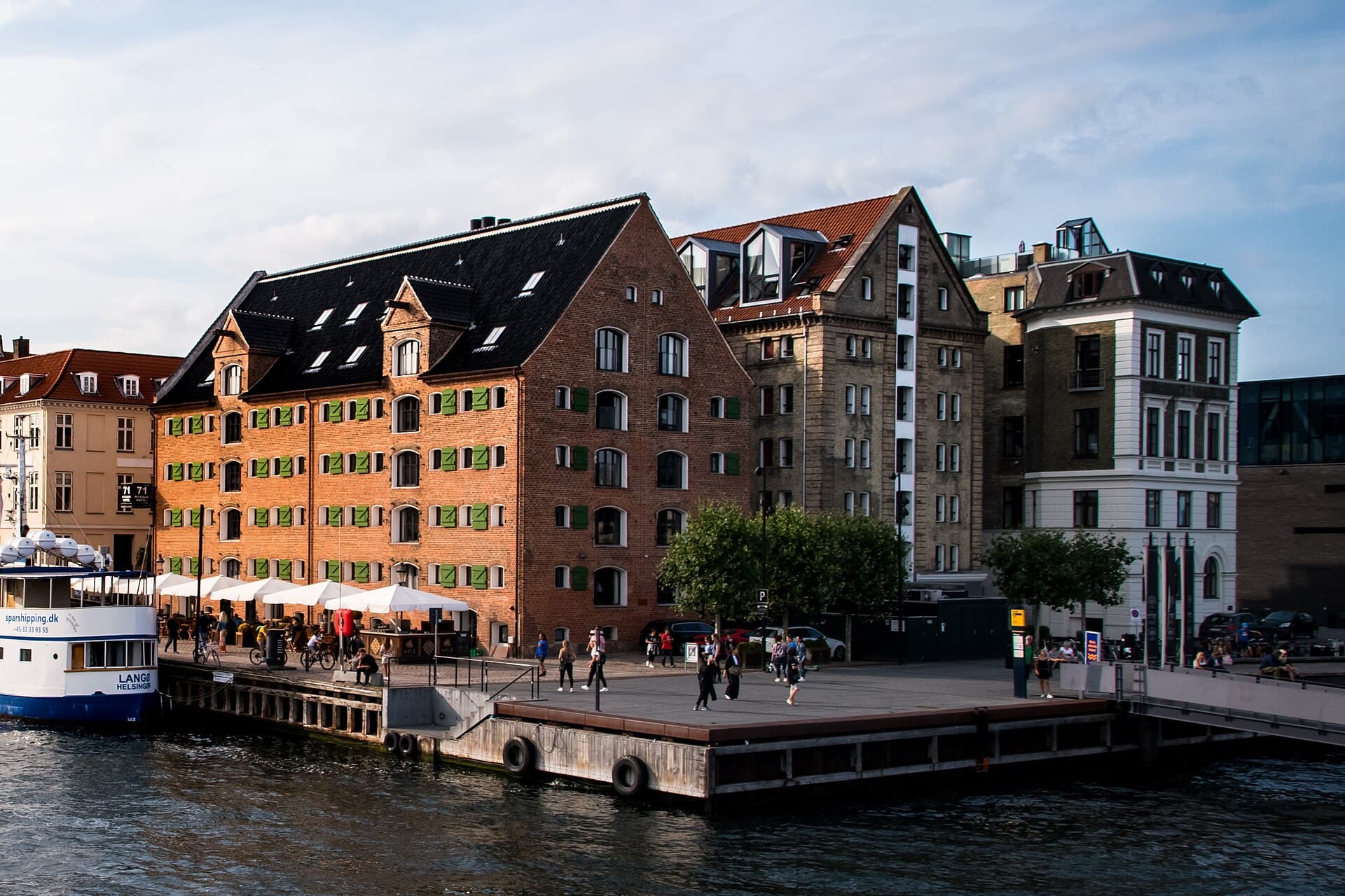 71 Nyhavn Hotel (via Wikimedia Commons, CC BY-SA 2.0)