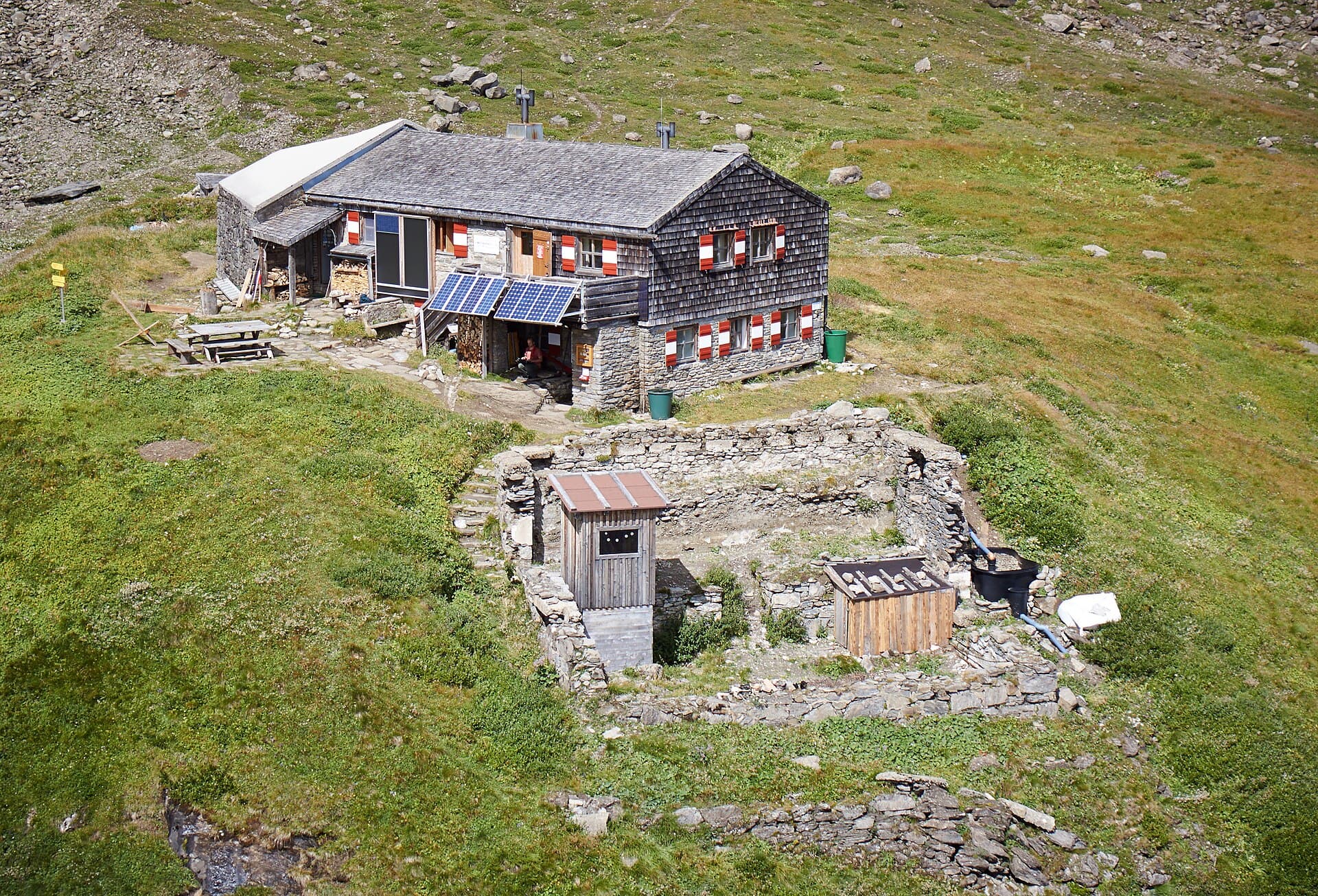 Schwarzenberghütte (via Wikimedia Commons, CC BY-SA 3.0)