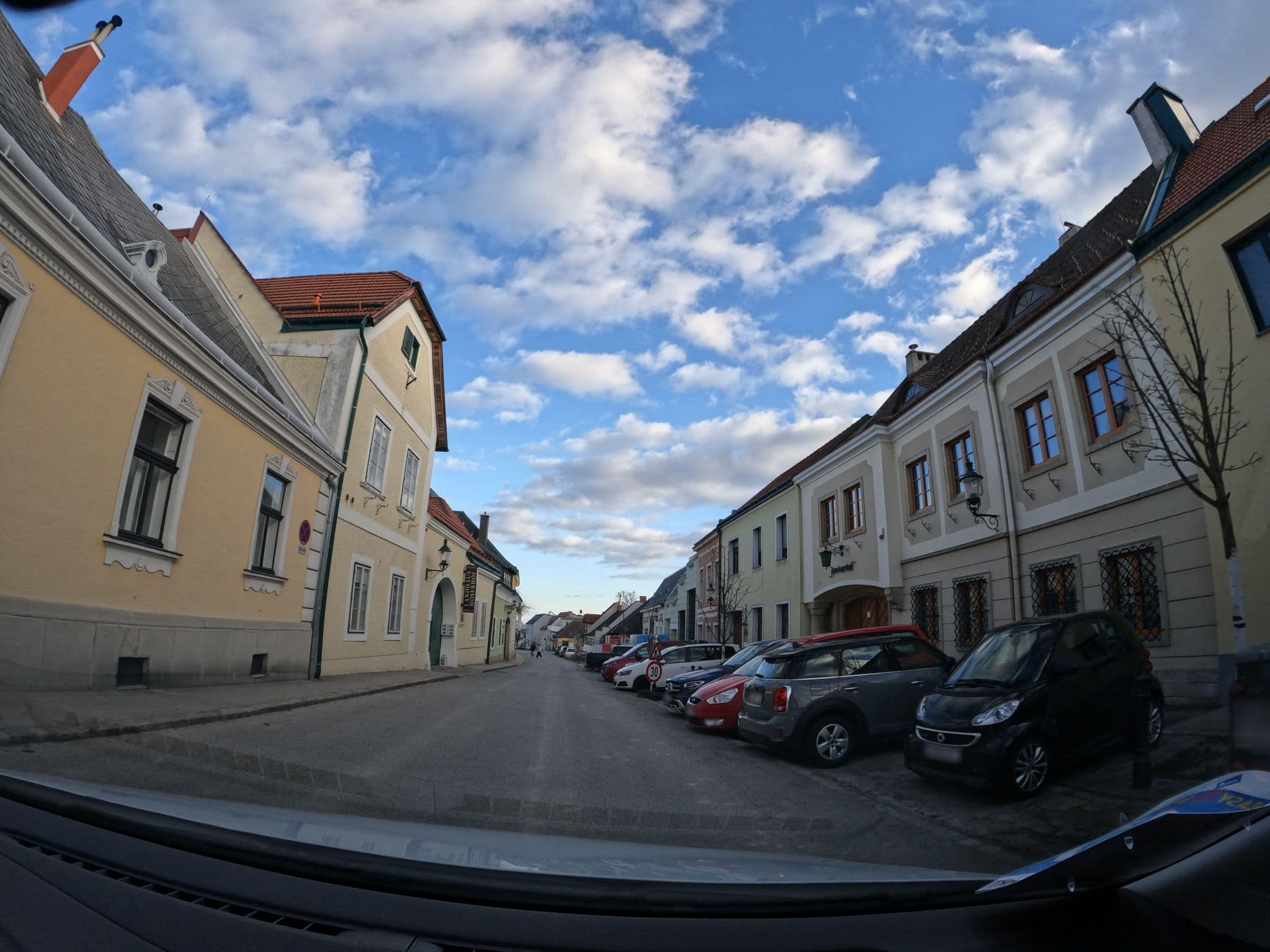 Street view near Landhaus Moserhof, Gumpoldskirchen — © erias (CC BY-SA · Mapillary)