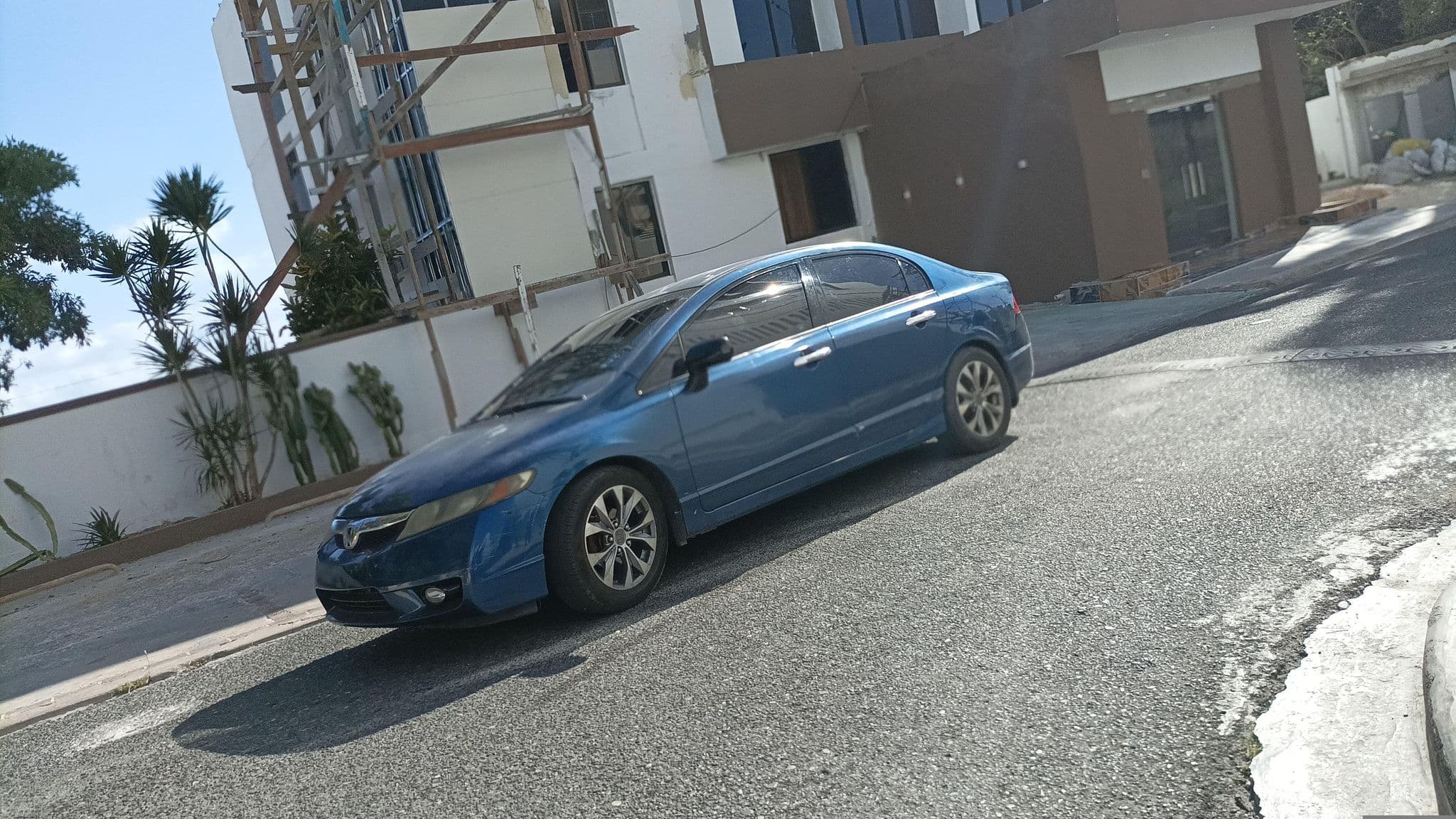 Street view near Hotel Restaurante Abys Nefertiti, La Romana — © apocalisys (CC BY-SA · Mapillary)