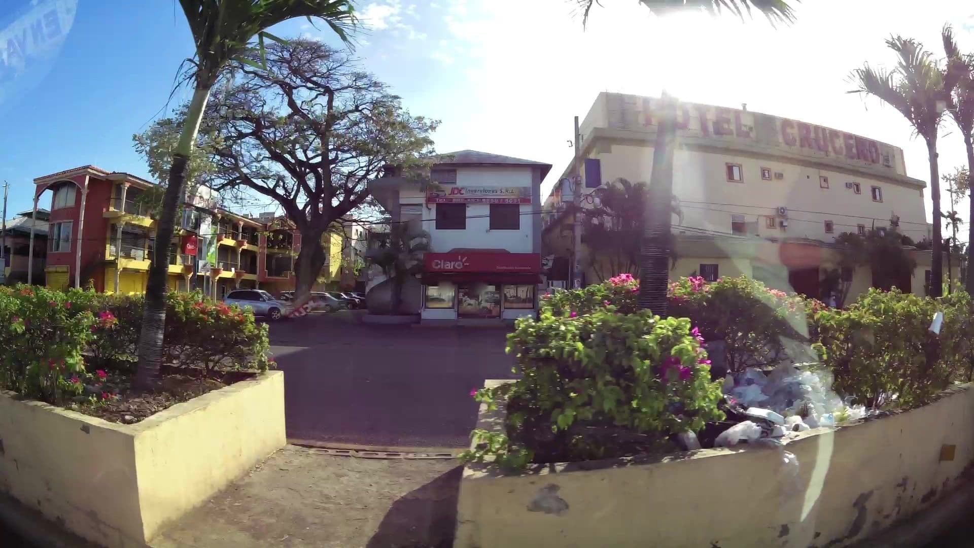 Street view near Hotel El Crucero, Santo Domingo Este — © kaartcam (CC BY-SA · Mapillary)