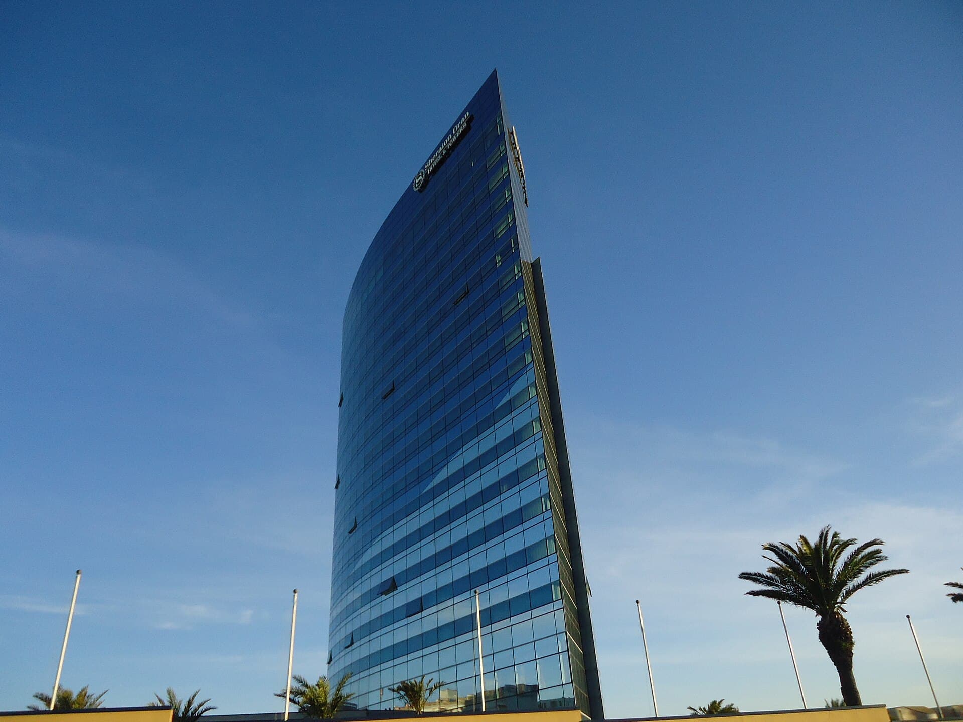 Hôtel Sheraton Oran فندق شيراطون وهران (via Wikimedia Commons, Public domain)