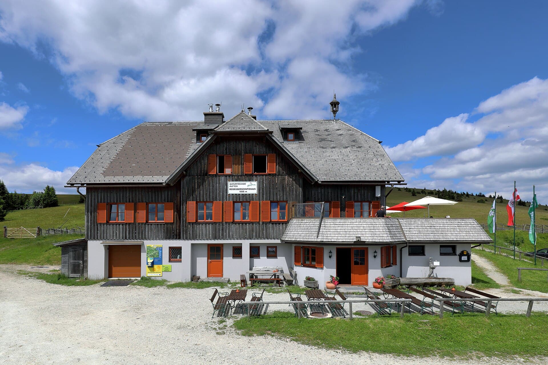 Roseggerhaus (via Wikimedia Commons, CC BY-SA 4.0)