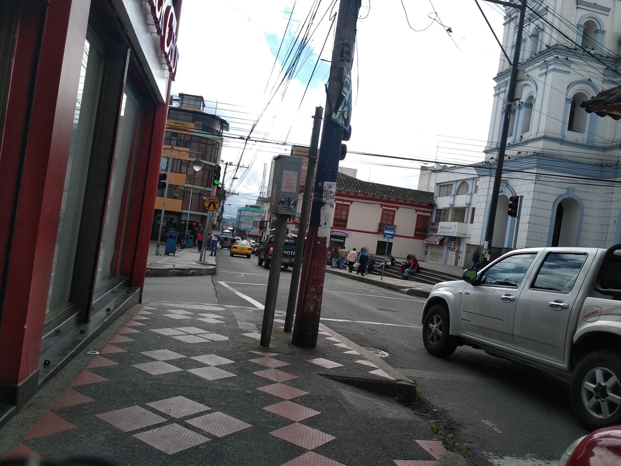 Street view near Palacio Imperial, Tulcán — © nomadmapper (CC BY-SA · Mapillary)