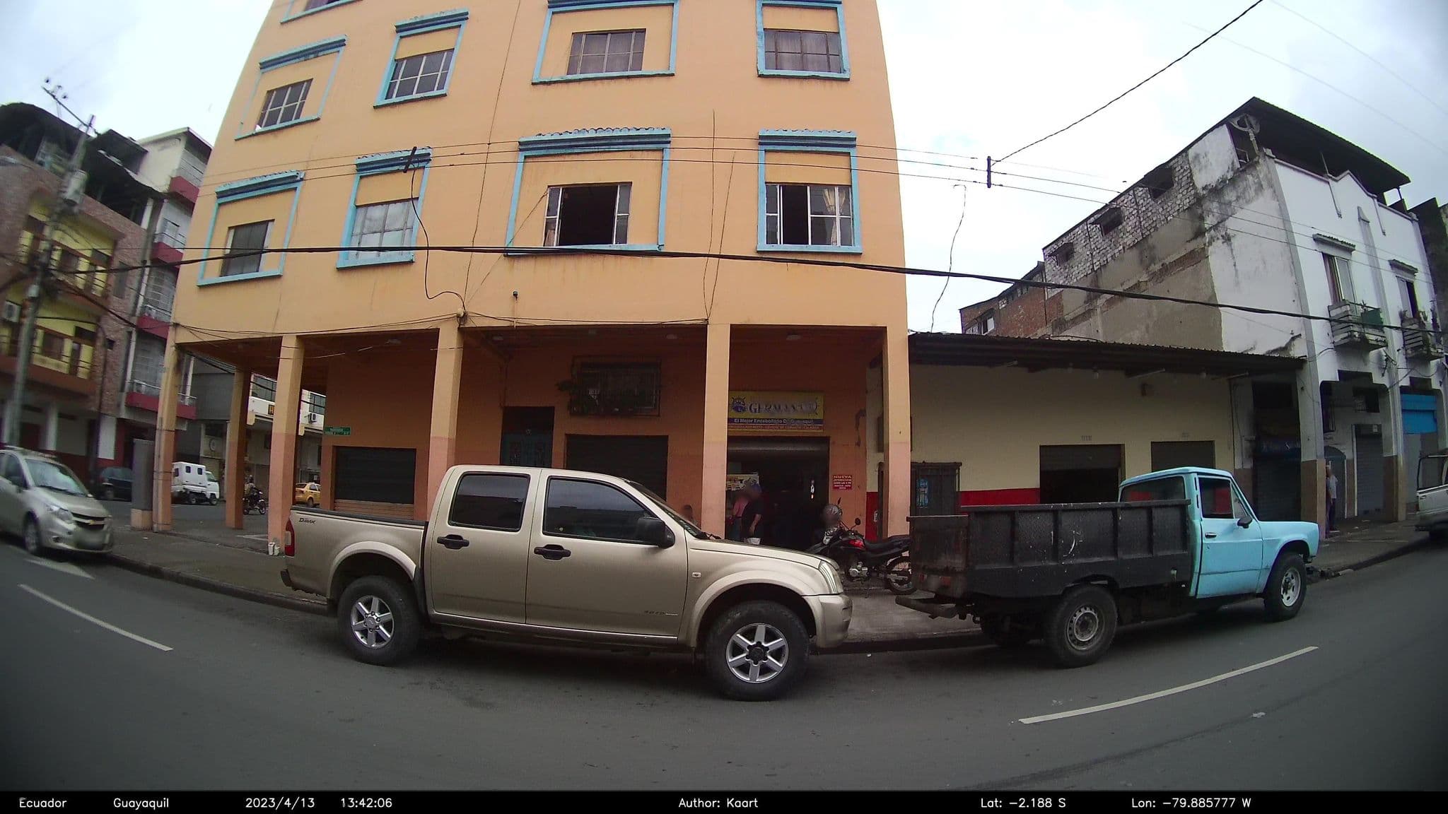 Street view near Hostal Montesa, Guayaquil — © kaart_2 (CC BY-SA · Mapillary)