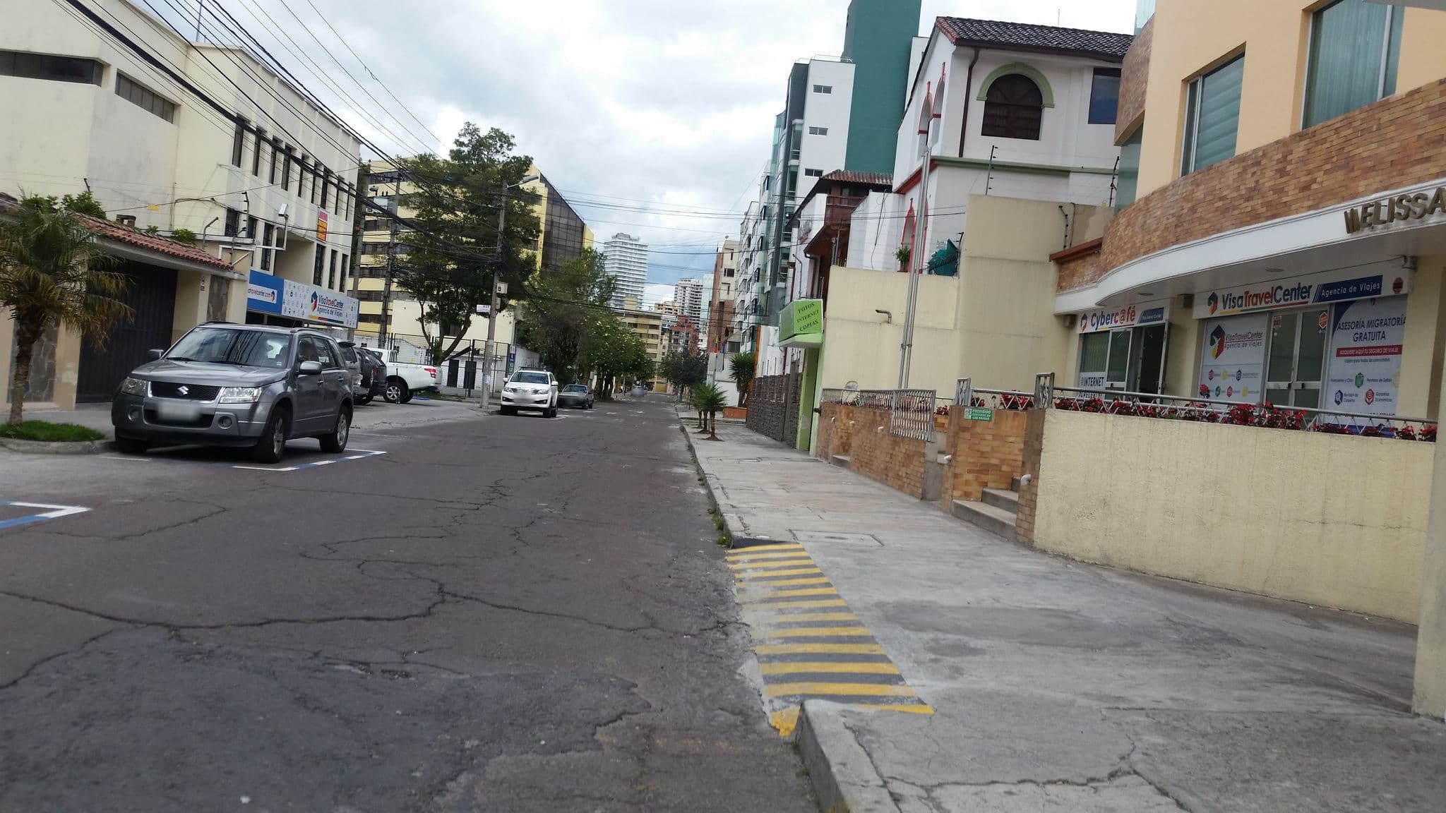 Street view near Travellers Inn Hostel, Quito — © ejegg (CC BY-SA · Mapillary)