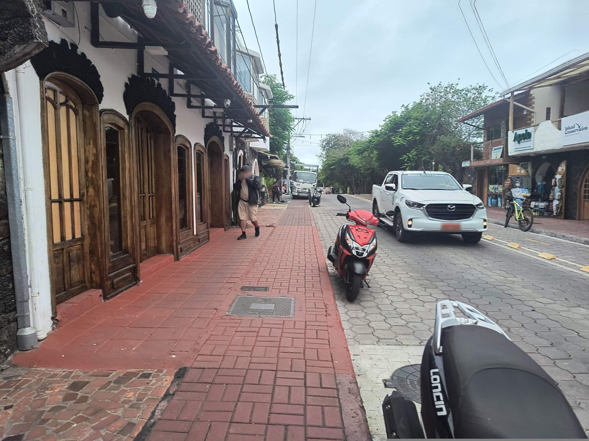 Street view near Silberstein, Puerto Ayora — © mapeadora (CC BY-SA · Mapillary)