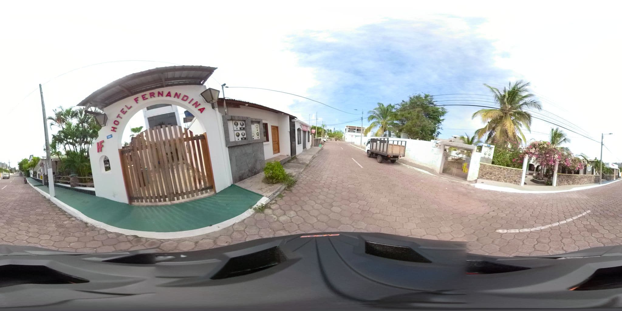 Street view near Fernandina, Puerto Ayora — © sdanielzer (CC BY-SA · Mapillary)