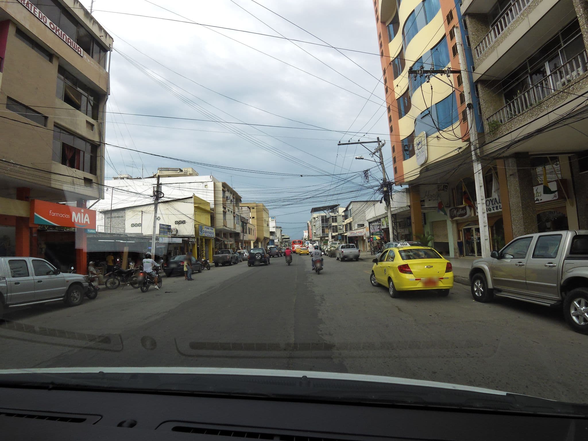Street view near Royal Hotel, Machala — © rachblevine (CC BY-SA · Mapillary)