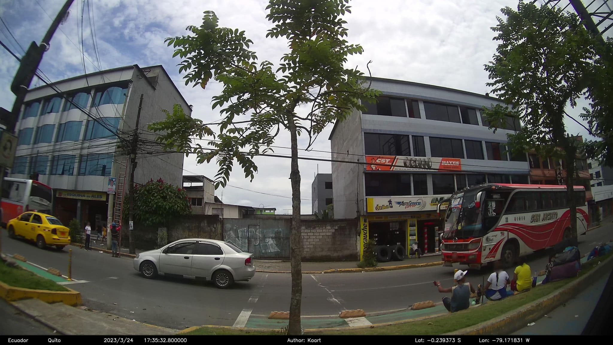 Street view near Ejecutivo, Santo Domingo de los Colorados