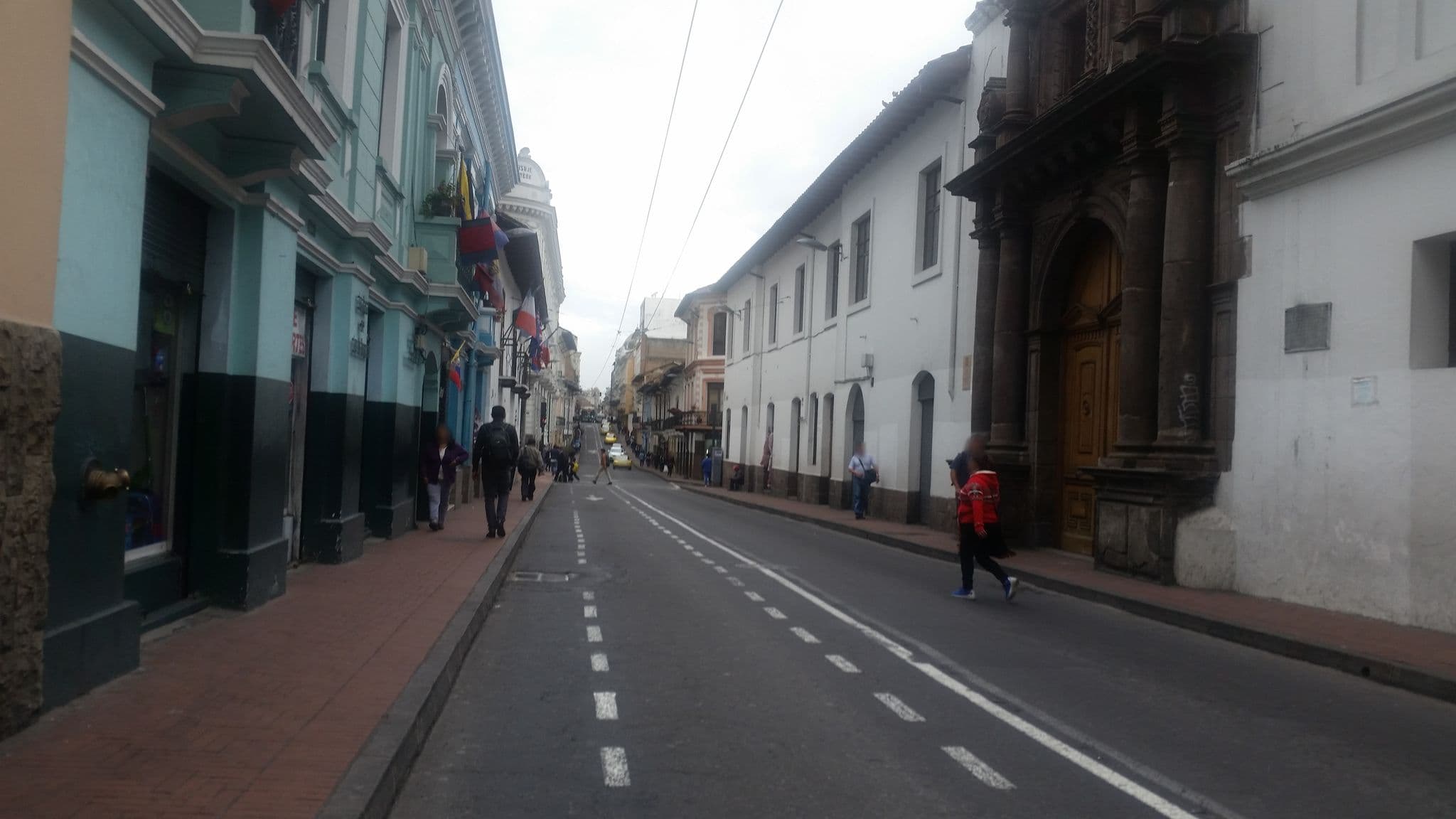 Street view near Puerta del Sol, Quito