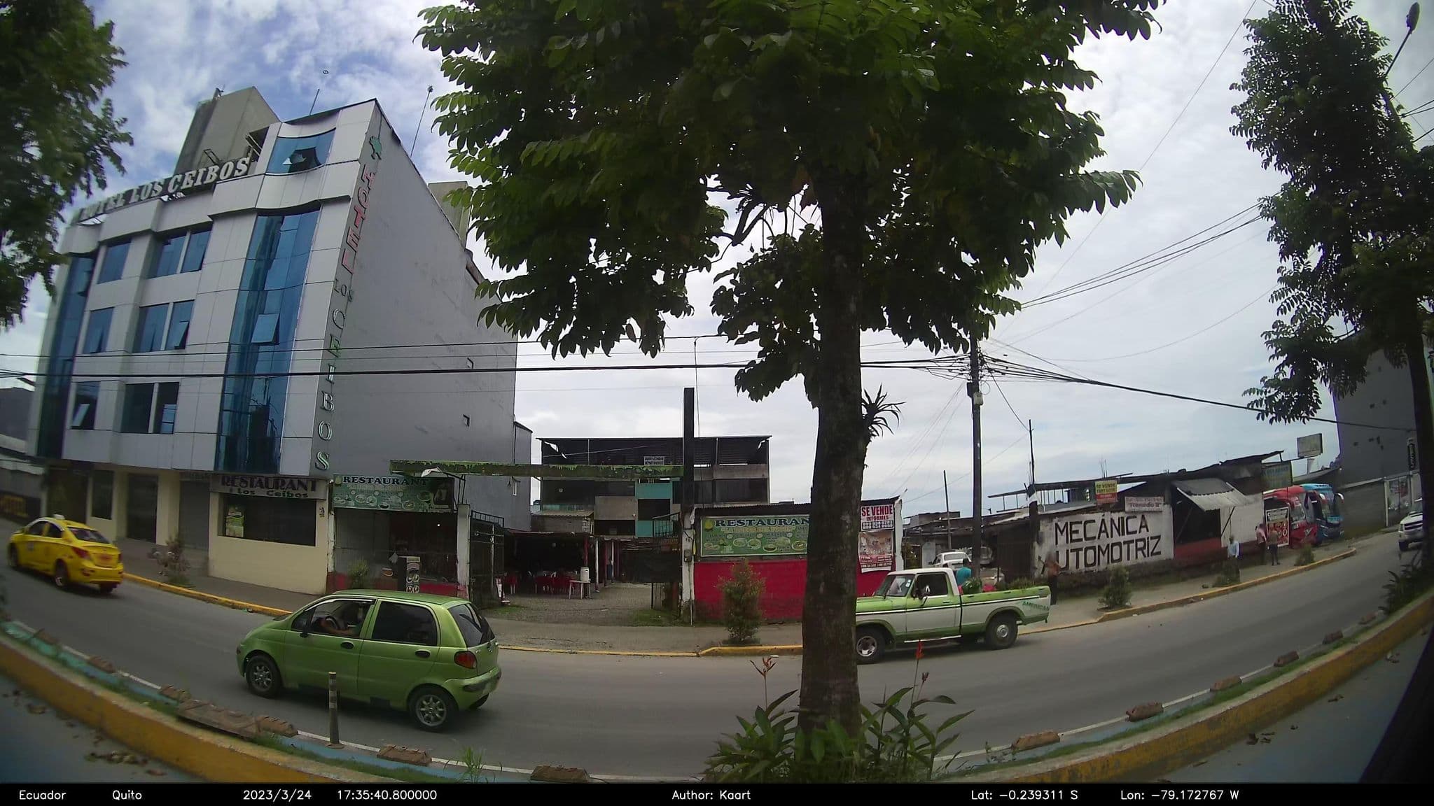 Street view near Los Ceibos, Santo Domingo de los Colorados