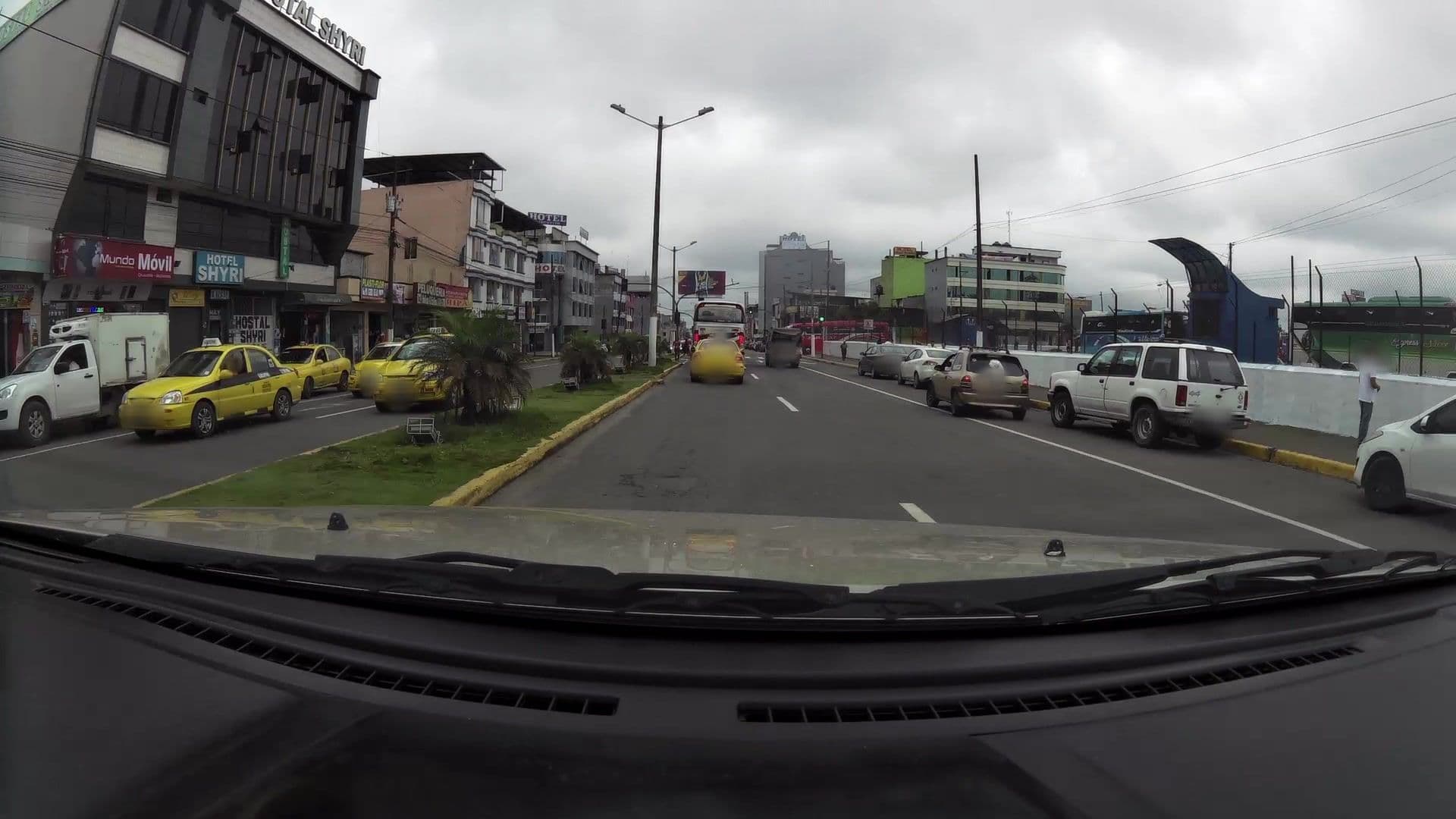 Street view near Shyri, Santo Domingo de los Colorados
