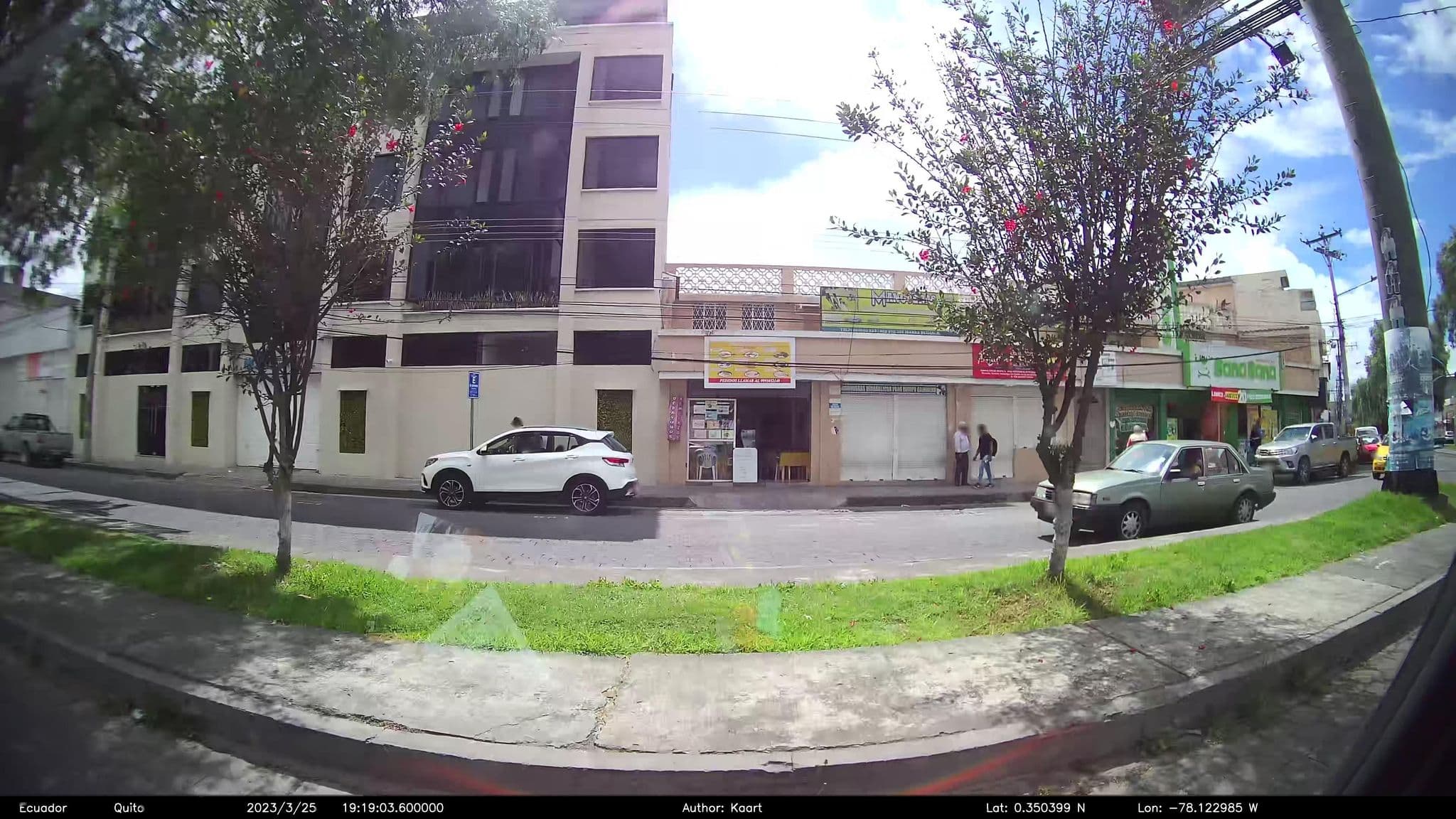Street view near Hotel Montecarlo, Ibarra — © kaart_2 (CC BY-SA · Mapillary)