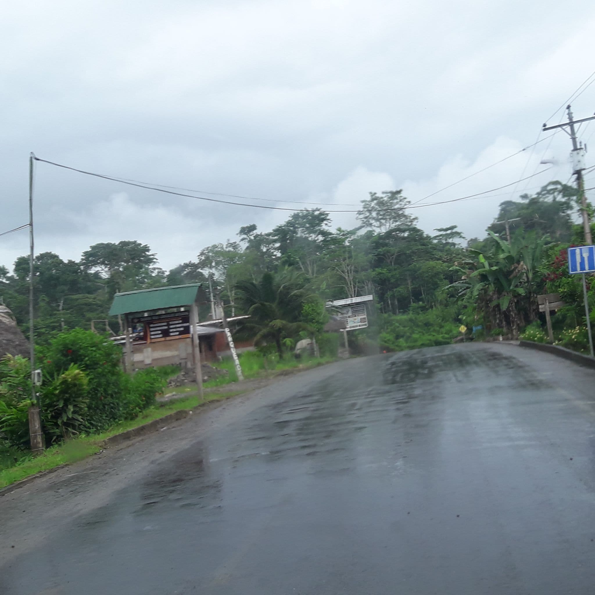 Street view near Cabaña Rio Napo, Tena — © yesenia22 (CC BY-SA · Mapillary)