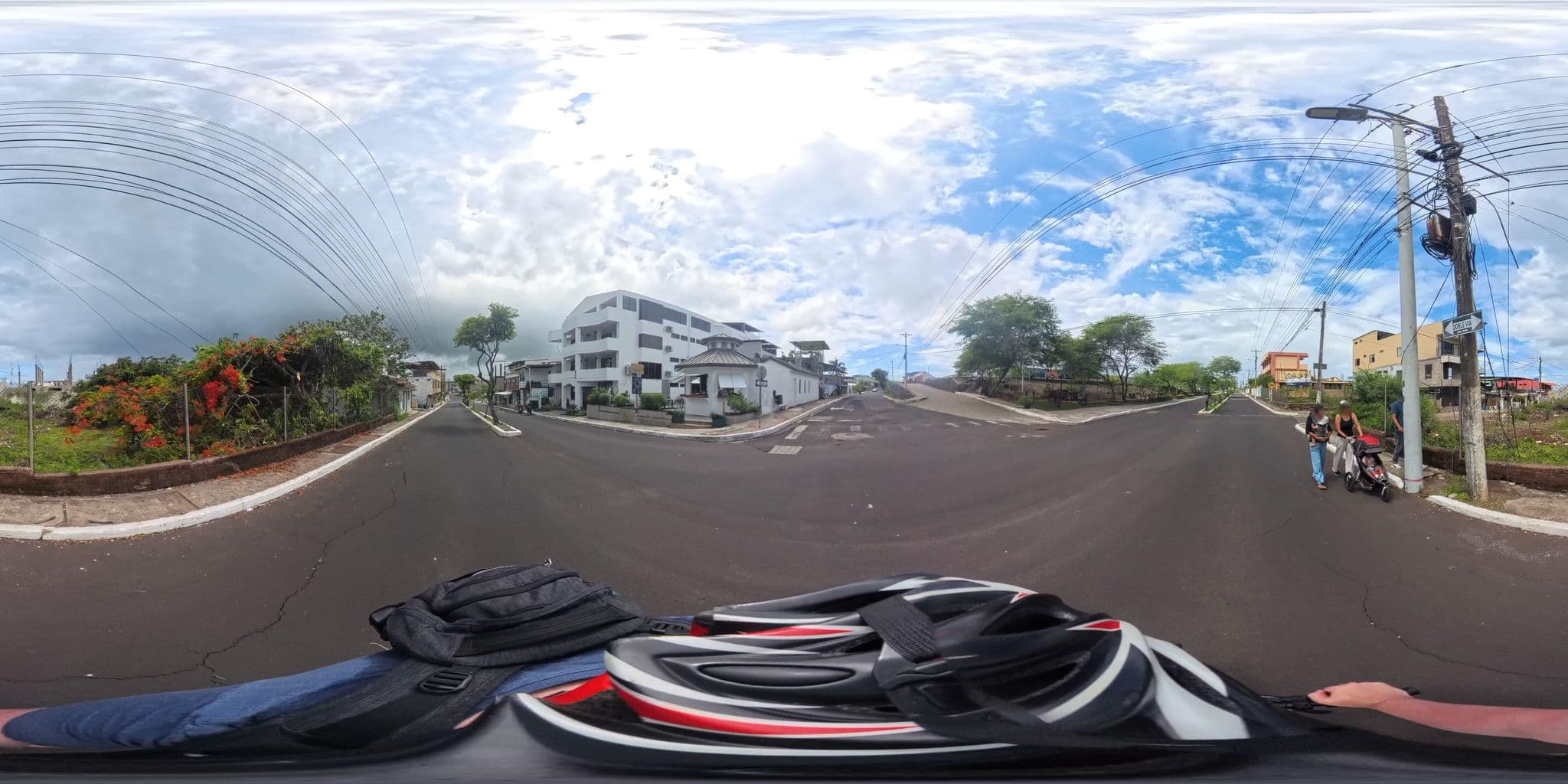 Street view near Hotel Galapagos Planet Kongeriket Norge, Puerto Baquerizo Moreno — © niallain (CC BY-SA · Mapillary)