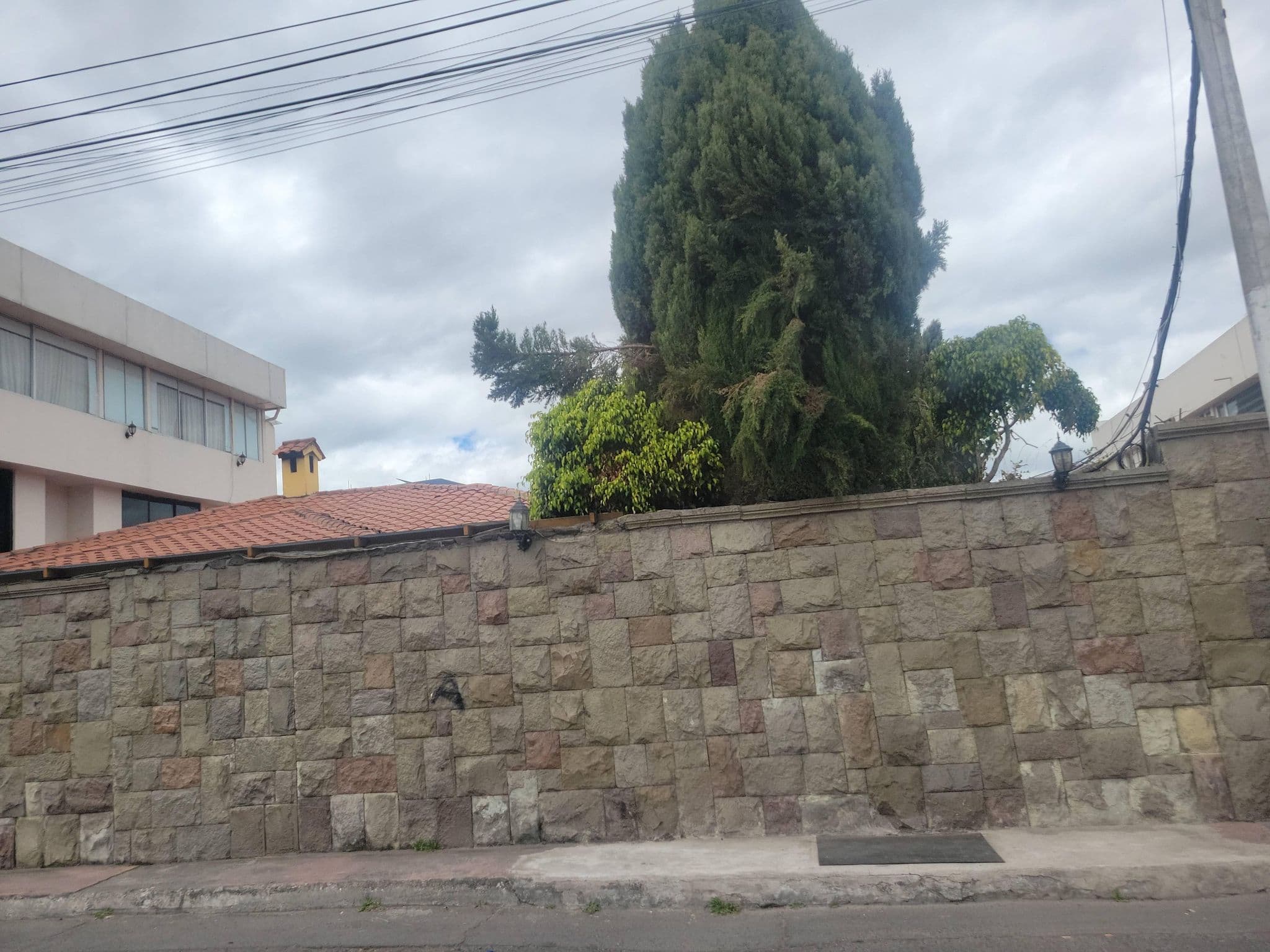 Street view near Hotel La Colina, Riobamba — © snoboa (CC BY-SA · Mapillary)