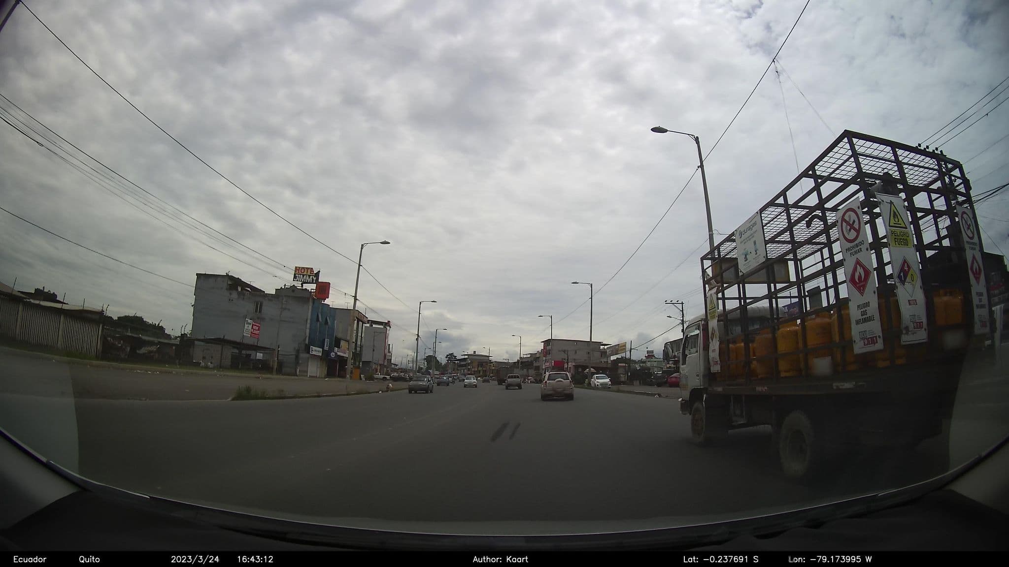 Street view near Continental, Santo Domingo de los Colorados