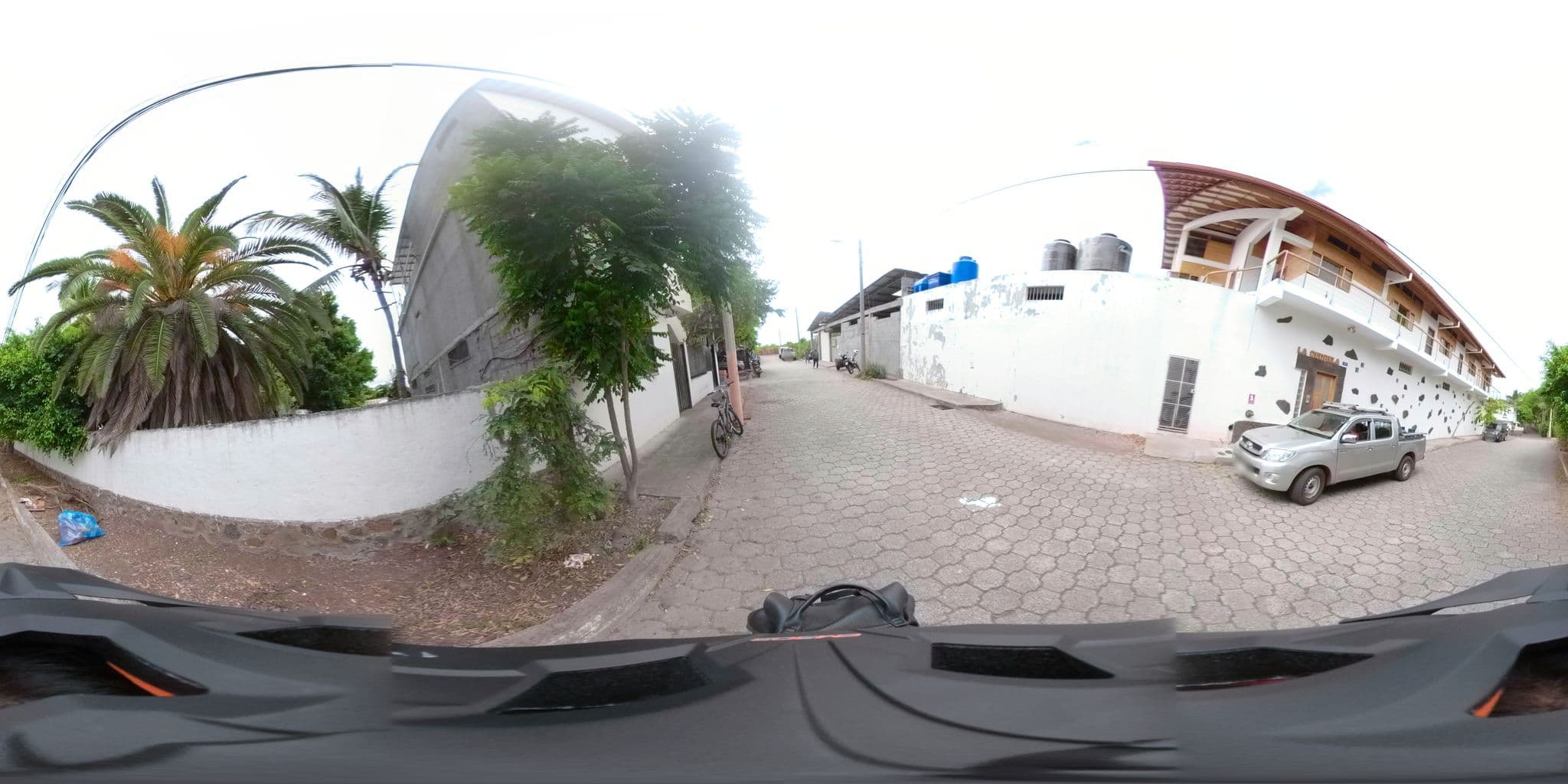 Street view near The Galapagos Pearl, Puerto Ayora — © sdanielzer (CC BY-SA · Mapillary)