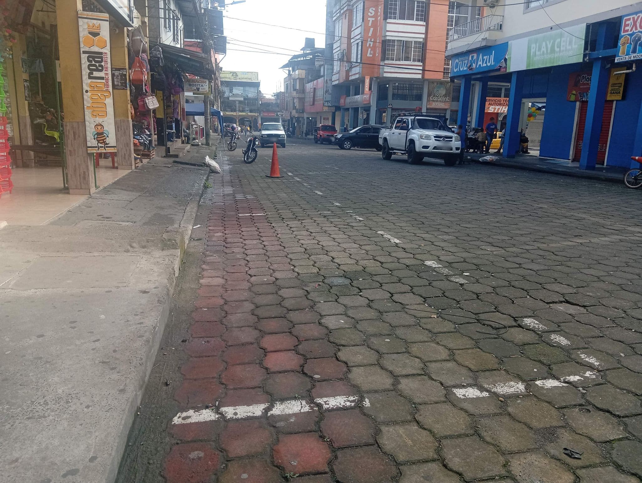 Street view near Hotel Guayaquil, Santo Domingo de los Colorados — © anchundiacarlos (CC BY-SA · Mapillary)