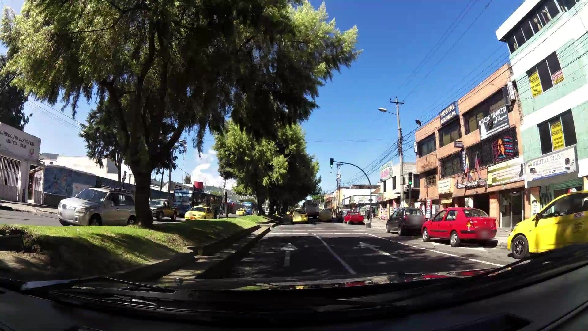 Street view near Hostal Atahualpa, Quito — © kaartcam (CC BY-SA · Mapillary)