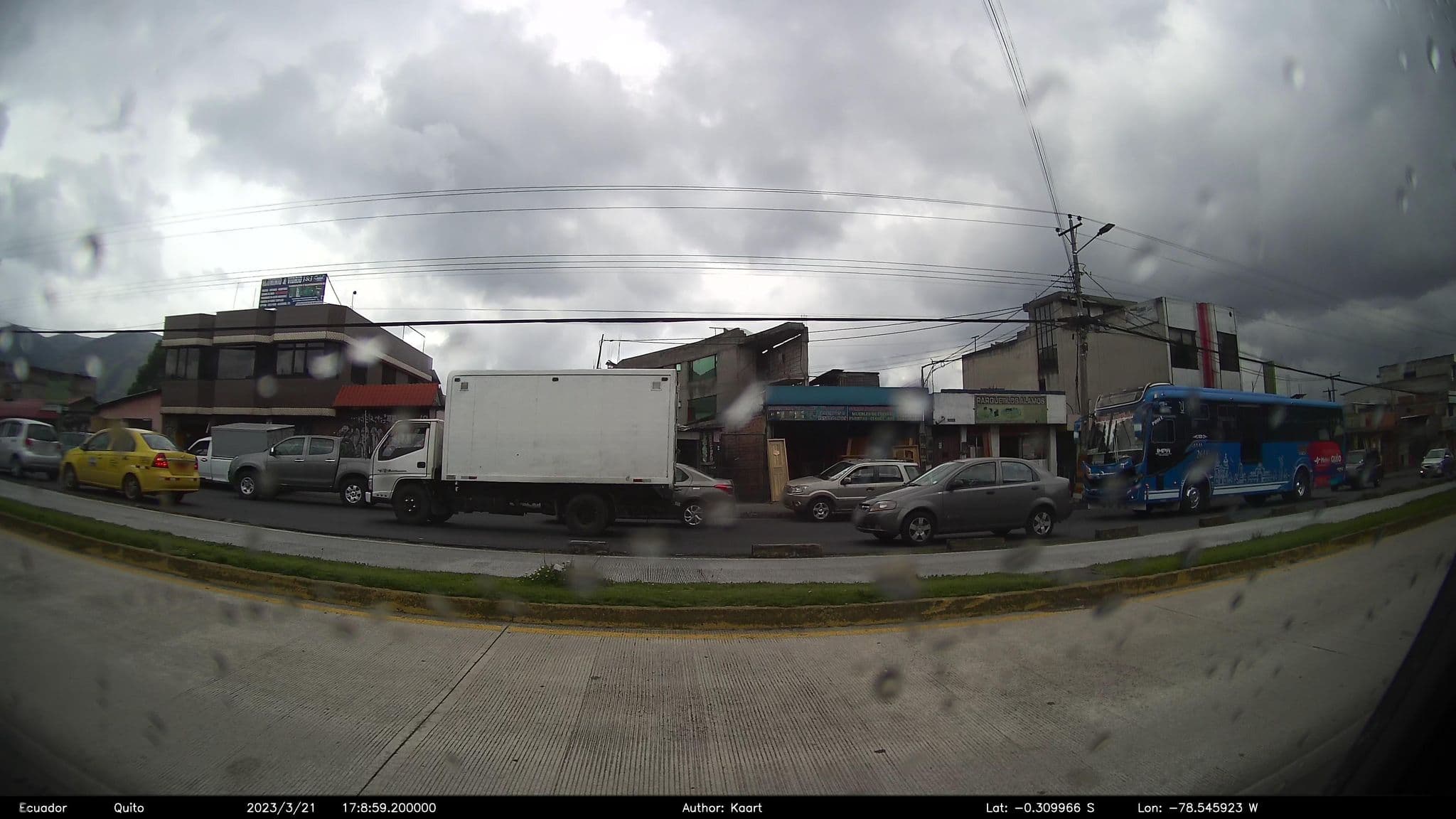 Street view near Airton, Quito