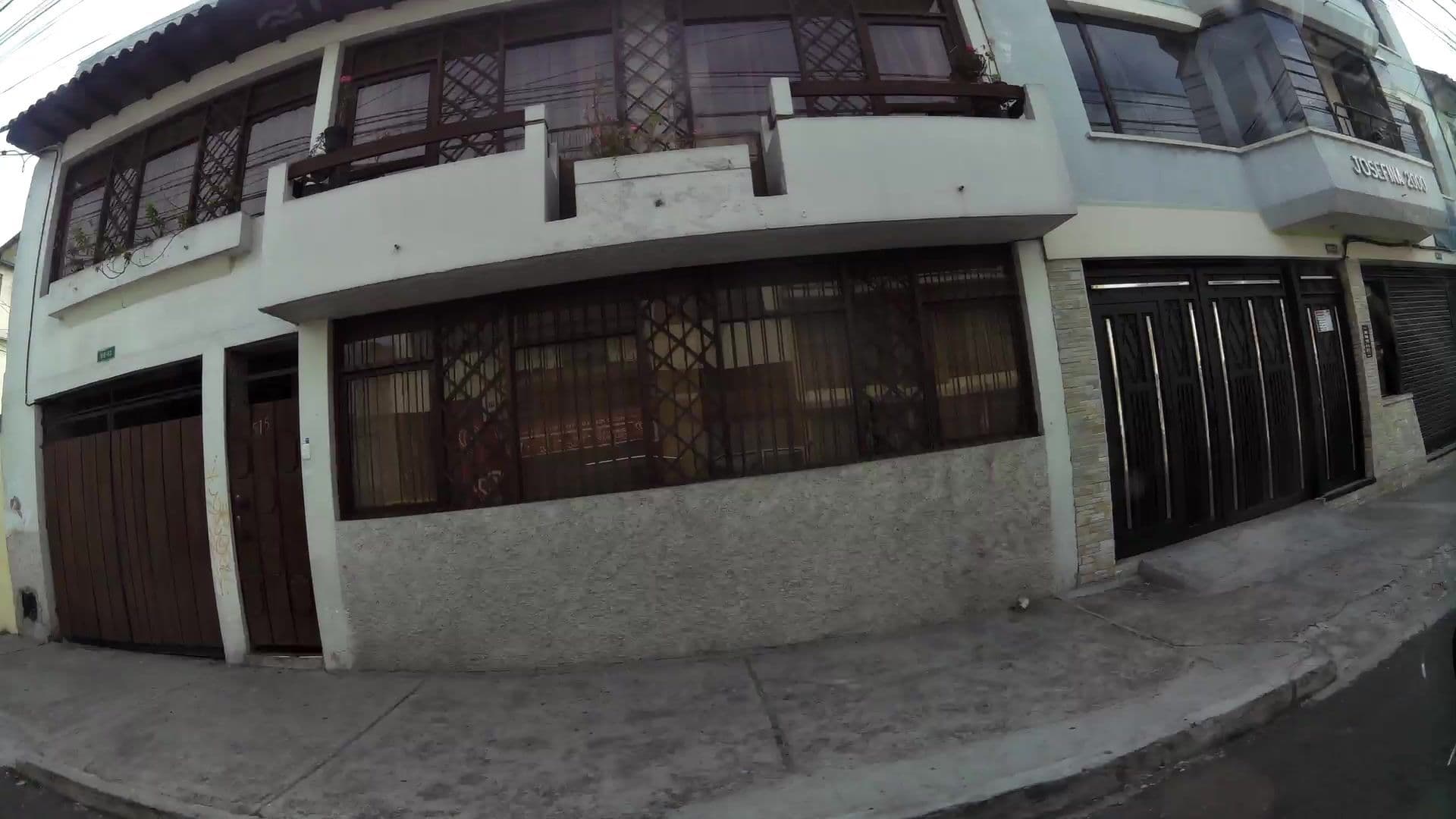 Street view near Aristavo, Quito