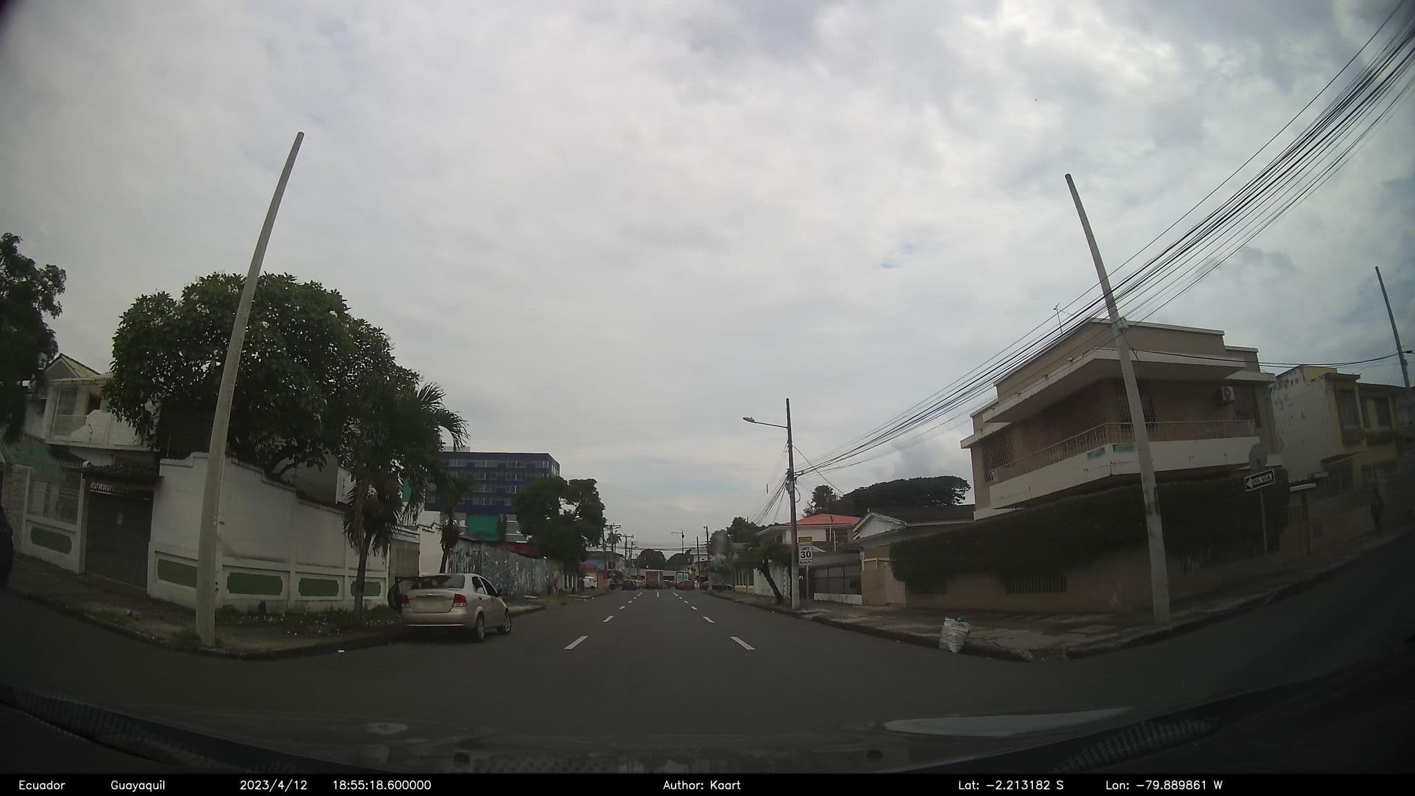 Street view near casa de huéspedes luterana, Guayaquil