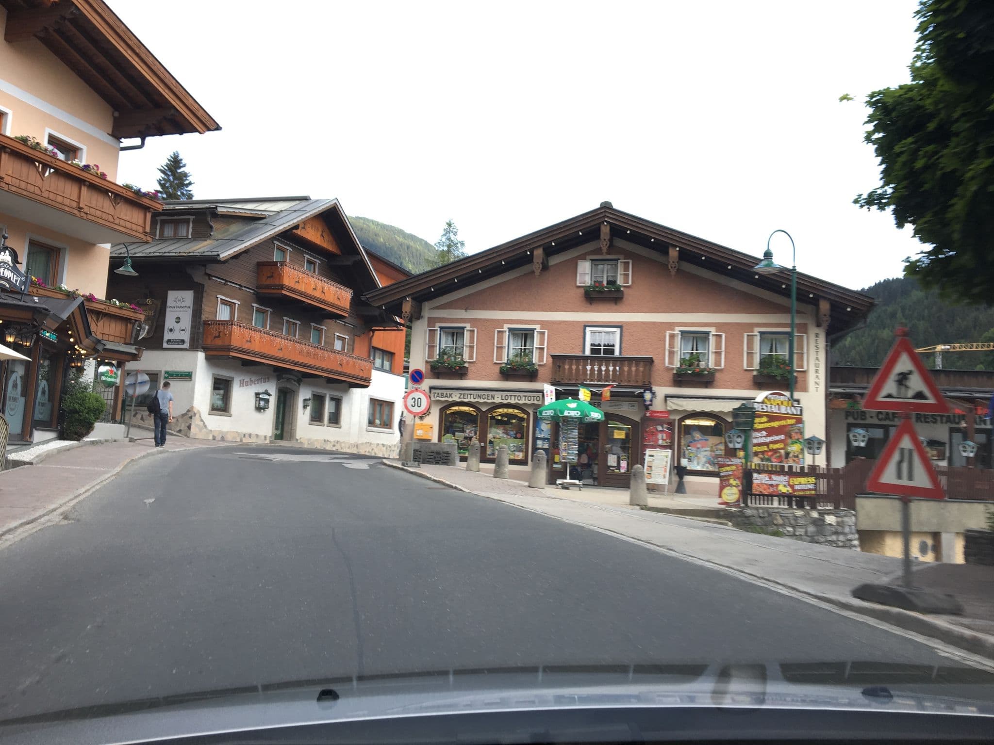 Street view near Wagrainerhof, Hof — © chicc0 (CC BY-SA · Mapillary)