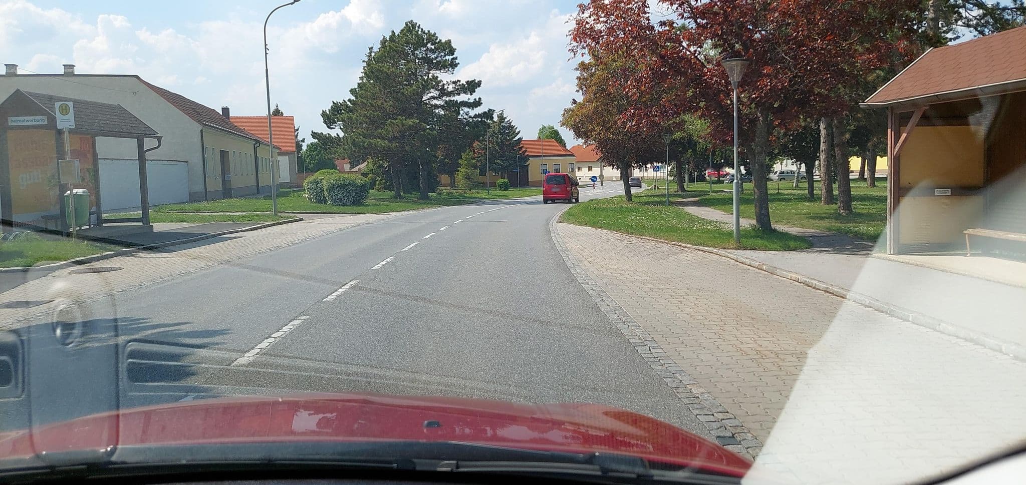 Street view near Gasthof Nell, Schwadorf — © gzin (CC BY-SA · Mapillary)