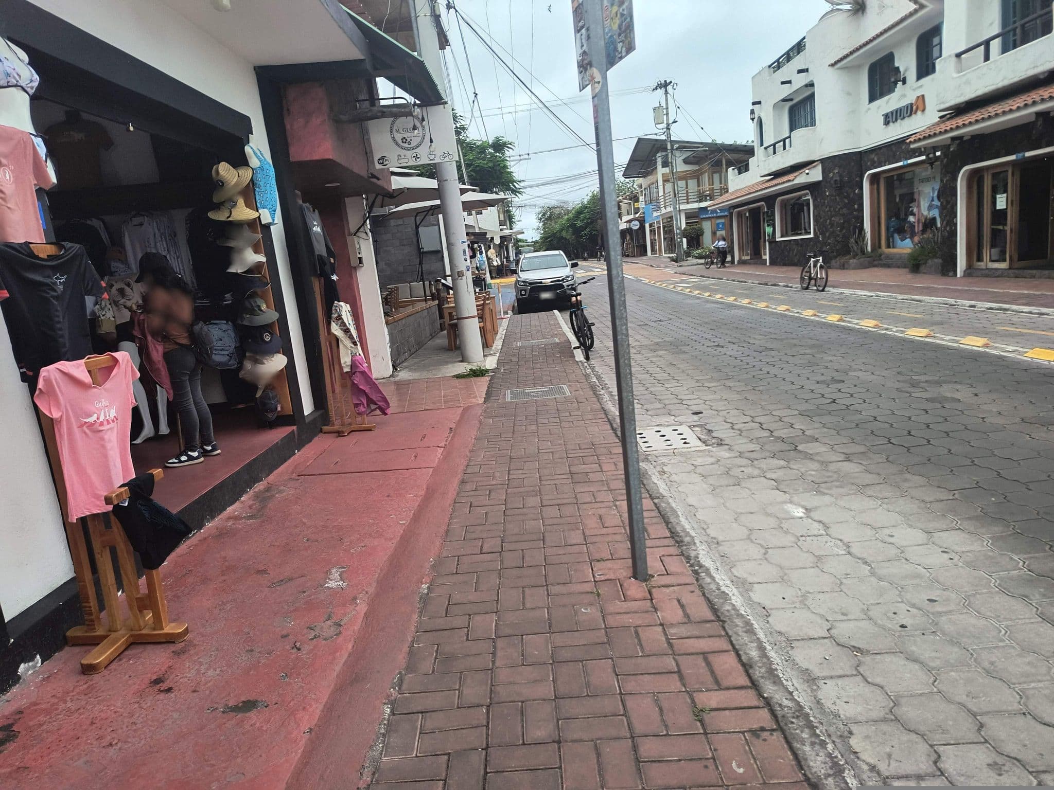 Street view near Morning Glory, Puerto Ayora — © mapeadora (CC BY-SA · Mapillary)