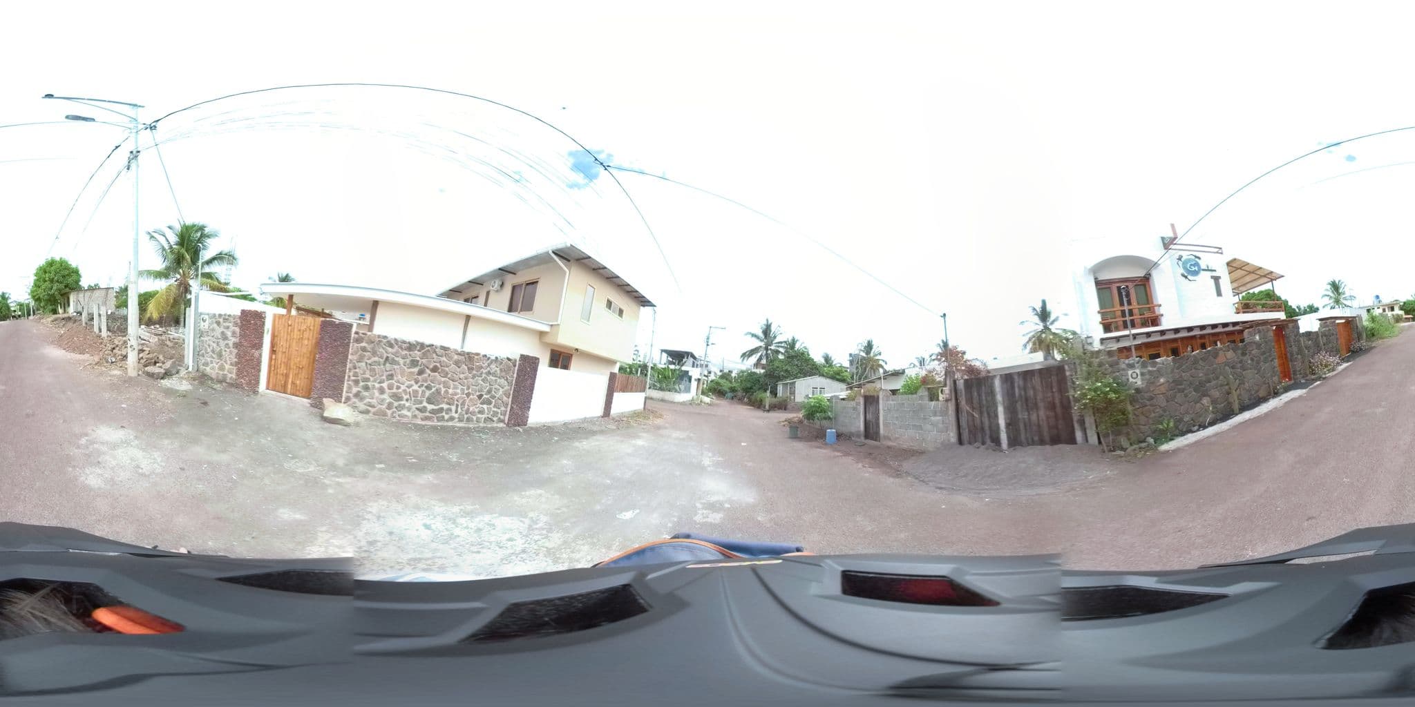 Street view near GalaHouse, Puerto Ayora — © sdanielzer (CC BY-SA · Mapillary)