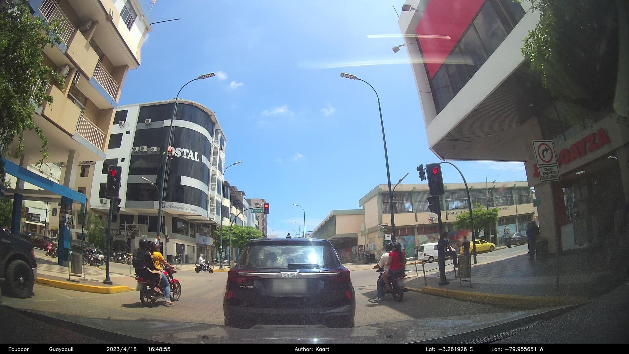 Street view near Hotel Ecuatoriano, Machala — © kaart_2 (CC BY-SA · Mapillary)