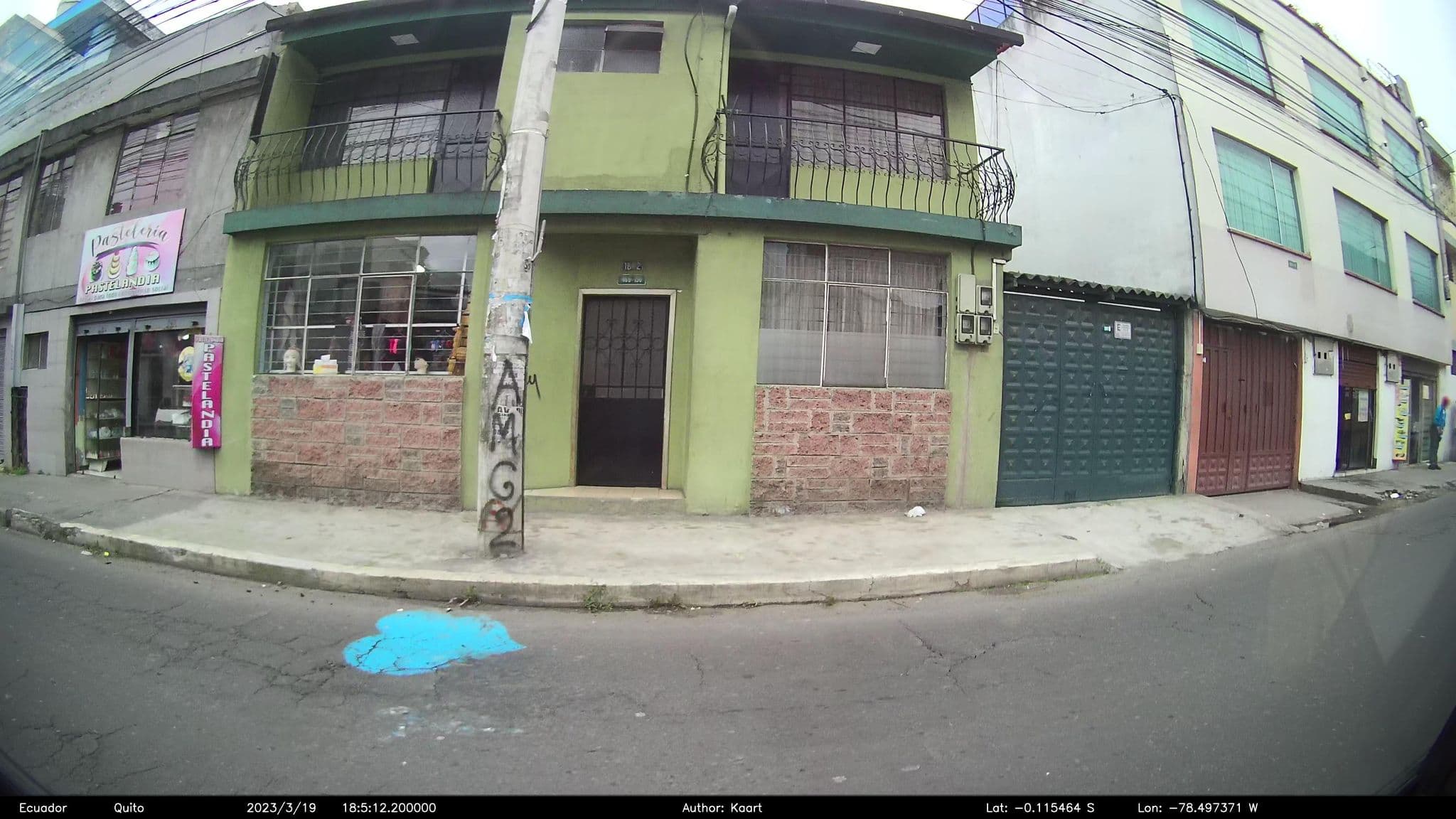 Street view near La Parada Hostal, Pomasqui