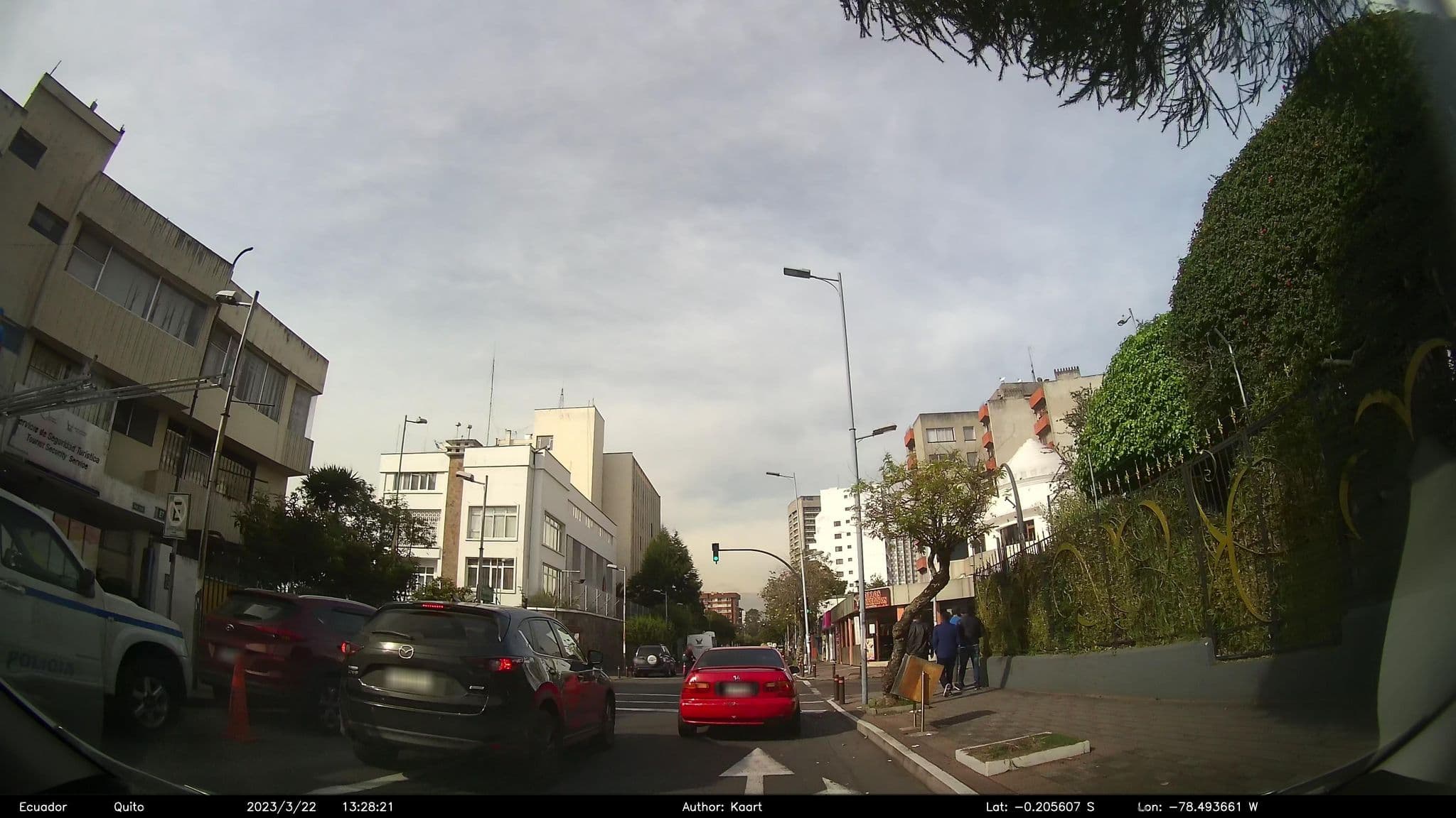 Street view near La Coupole Hotel, Quito — © kaart_2 (CC BY-SA · Mapillary)