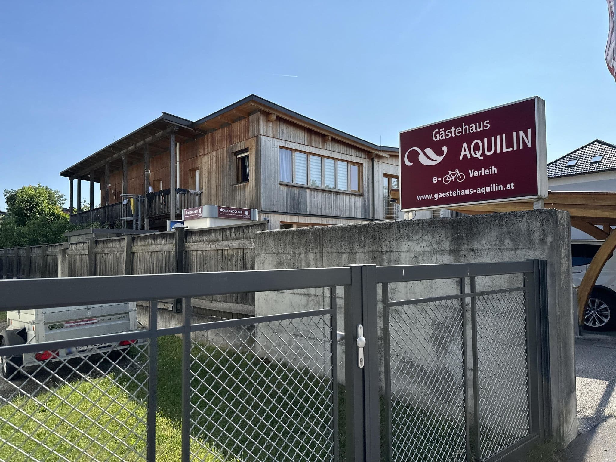 Street view near Gästehaus Aquilin, Spratzern — © woodyc79 (CC BY-SA · Mapillary)