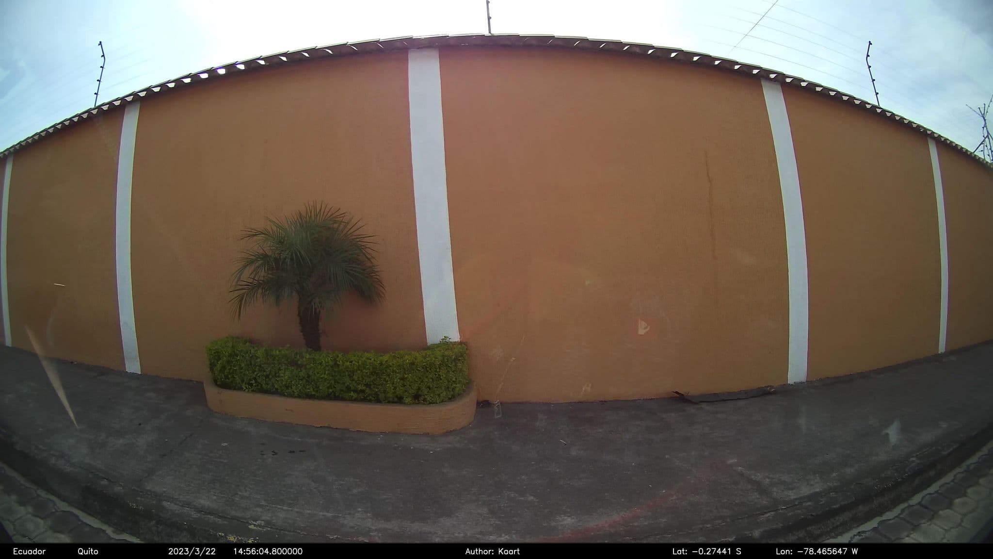 Street view near Country Club la Armenia, Sangolquí — © kaart_2 (CC BY-SA · Mapillary)