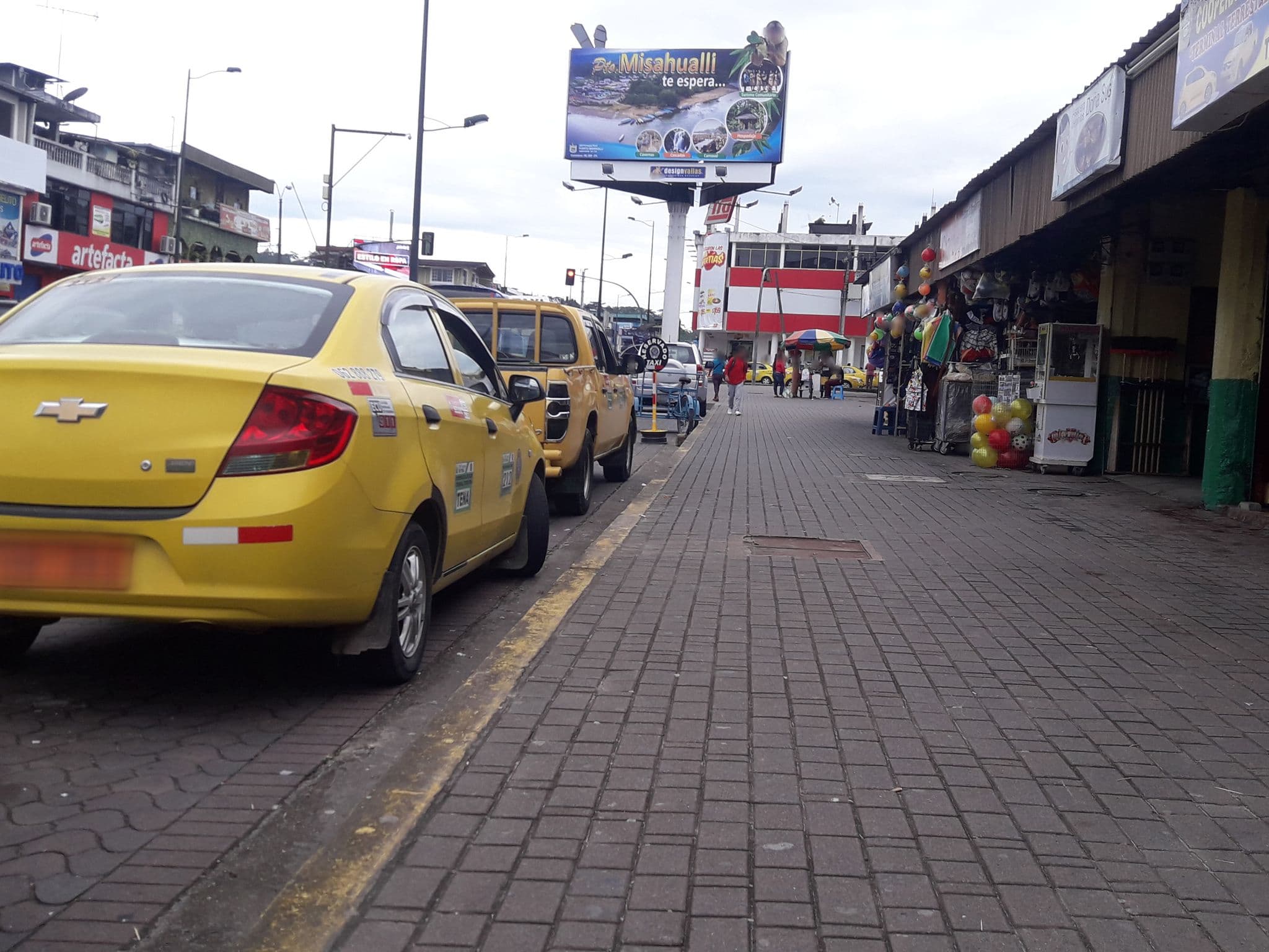 Street view near Hostal Laurita, Tena — © yesenia22 (CC BY-SA · Mapillary)