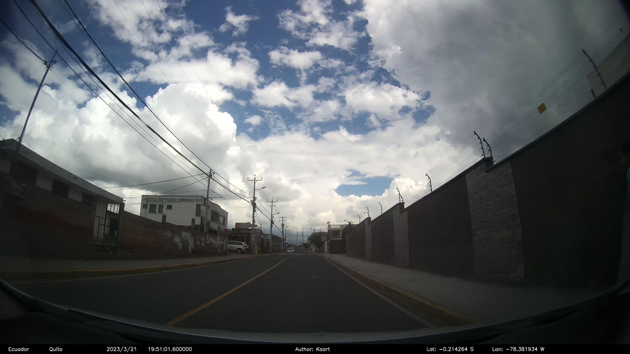 Street view near Hotel Venecia La Morita, Oyambarillo — © kaart_2 (CC BY-SA · Mapillary)